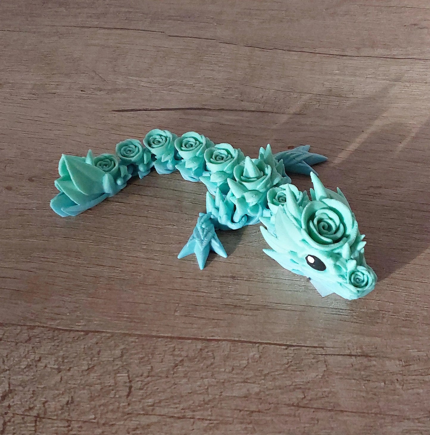 Rose Dragon Tadling - Rosendrache Tadling – 3D-Druck Design von Cinderwing – Farbe: Regenbogen Matt – Voll Beweglich – Handbemalte Augen - megahobby3dcreations