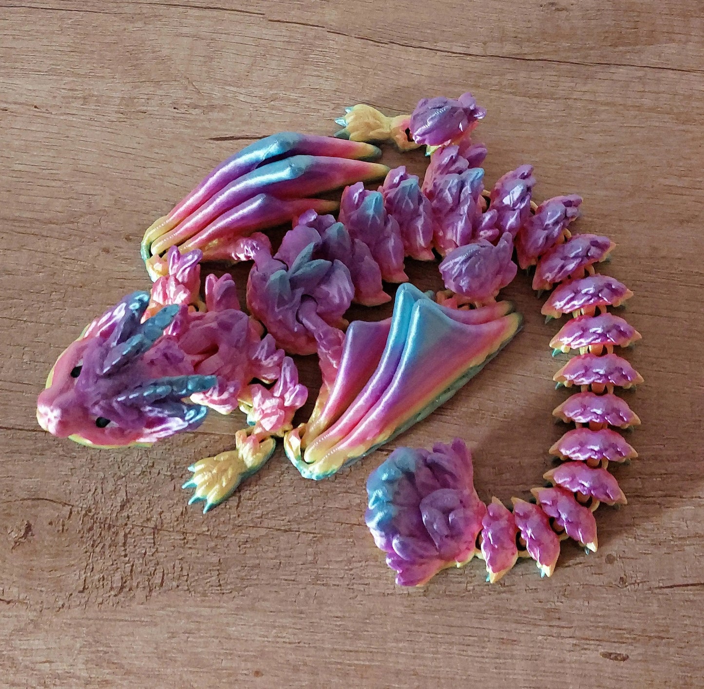 Cat dragon - Katzendrache - 40 cm lang - Regenbogen - mit Flügeln - Augen handbemalt - voll beweglich - niedlich & verspielt - megahobby3dcreations