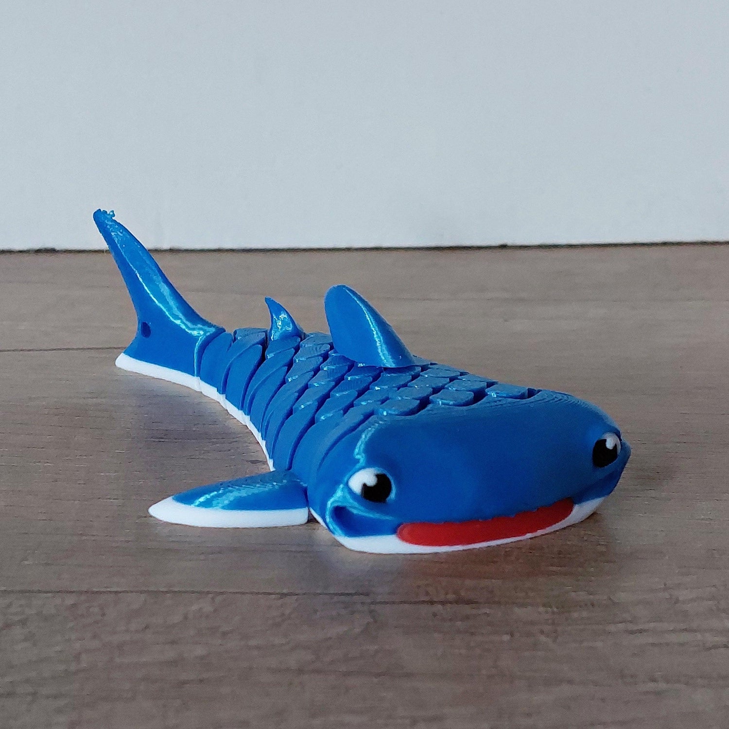 Mark der Walhai - 4-Farb 3D-Druck - voll beweglich - niedlich und verspielt - Deko für das Kinderzimmer oder eine Meerstiere-Sammlung - 12cm - megahobby3dcreations