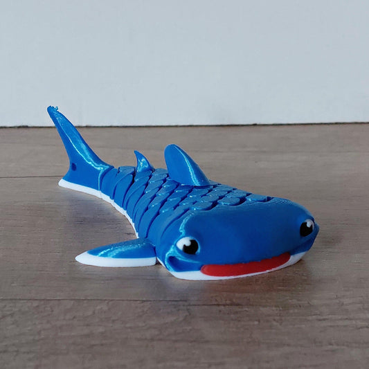 Mark der Walhai - 4-Farb 3D-Druck - voll beweglich - niedlich und verspielt - Deko für das Kinderzimmer oder eine Meerstiere-Sammlung - 12cm - megahobby3dcreations