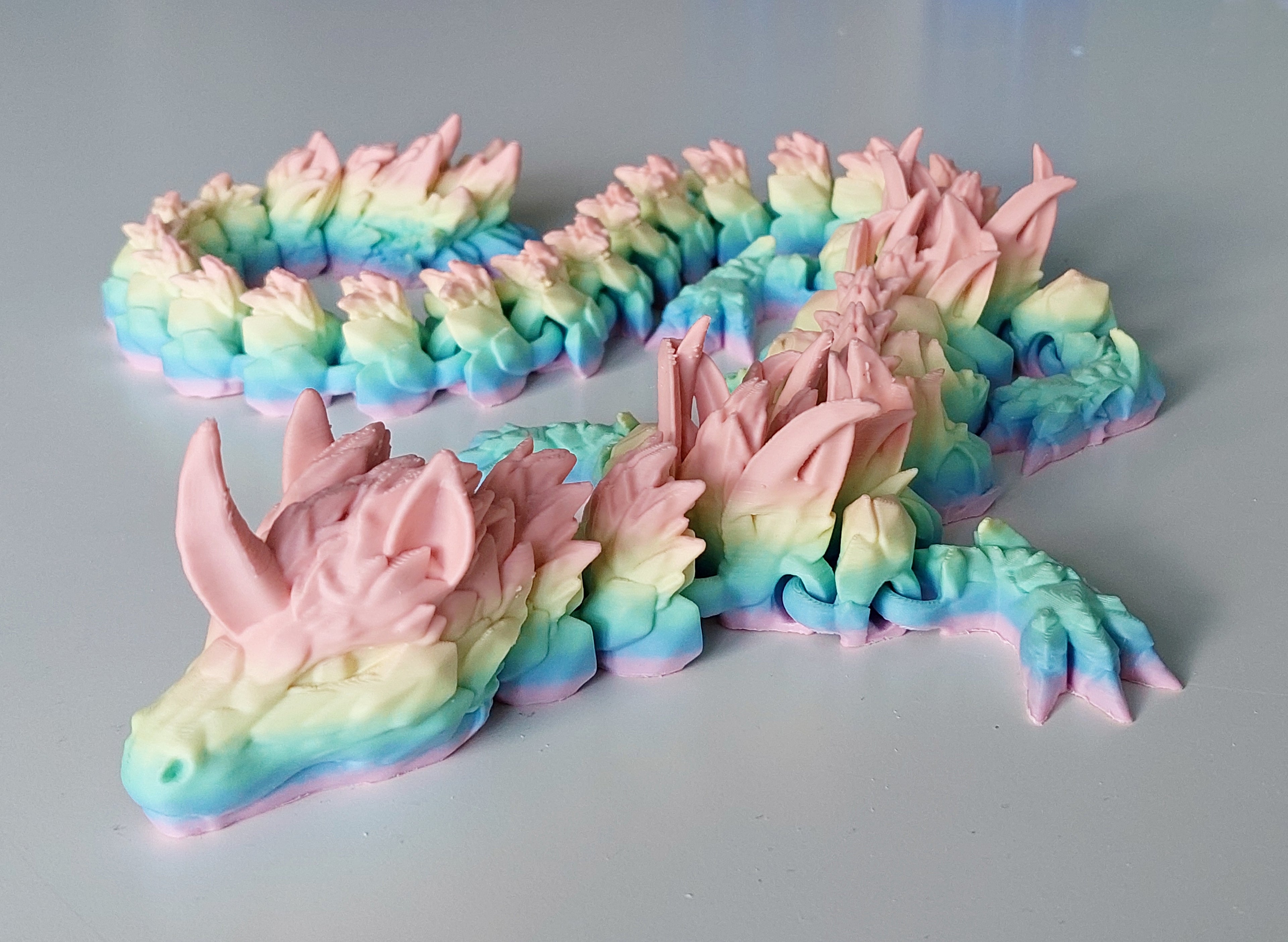 🦄🐉 Einhorn-Drache – 58 cm langer, beweglicher 3D-Druck in Regenbogen-Matt