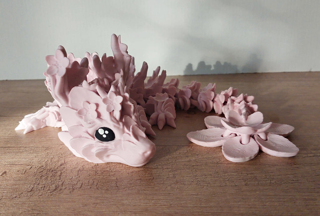 🌸🐉 Kirschblüten-Drache – Bewegliche 3D-Druck Fantasy-Deko in Weiß & Rosa
