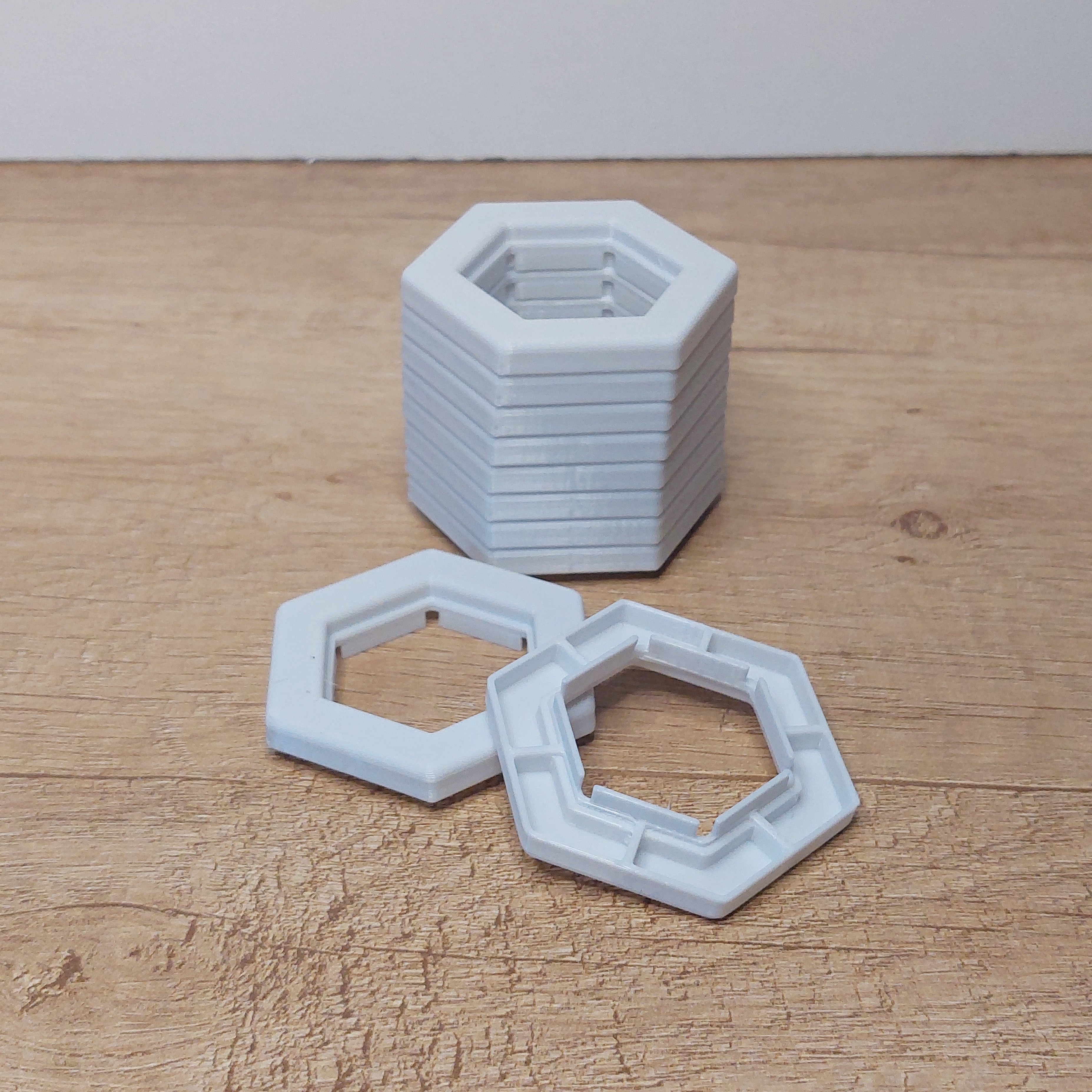 10 GraviTrax® kompatible Höhensteine mit 0,5 cm Höhe aus hochwertigem 3D-Druck für den präzisen Höhenausgleich von Kugelbahnen.