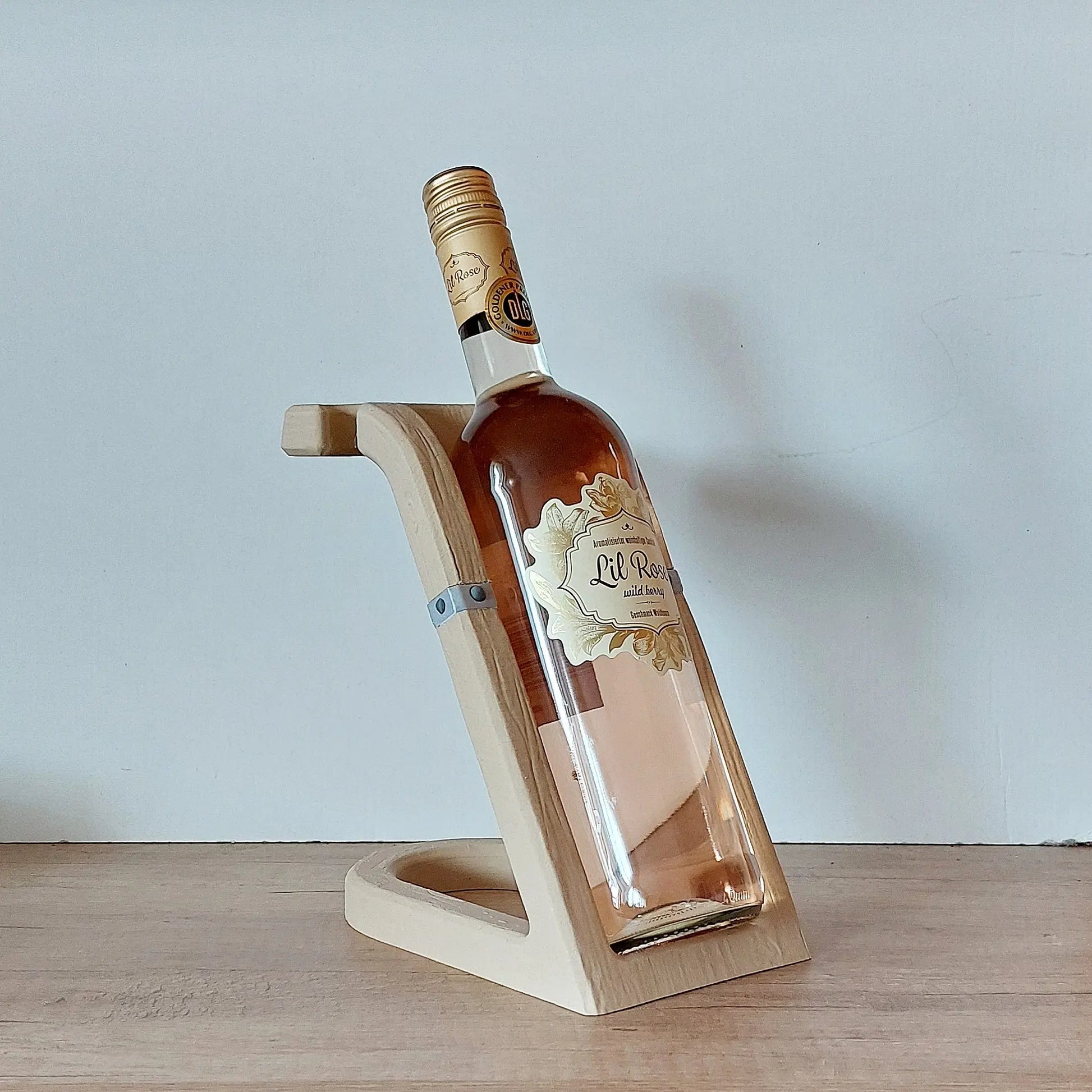 Weinflaschenhalter in Holzoptik aus 3D-Druck | Flaschenhalter mit Glashalter für 2 Weingläser | Geschenk & Deko megahobby