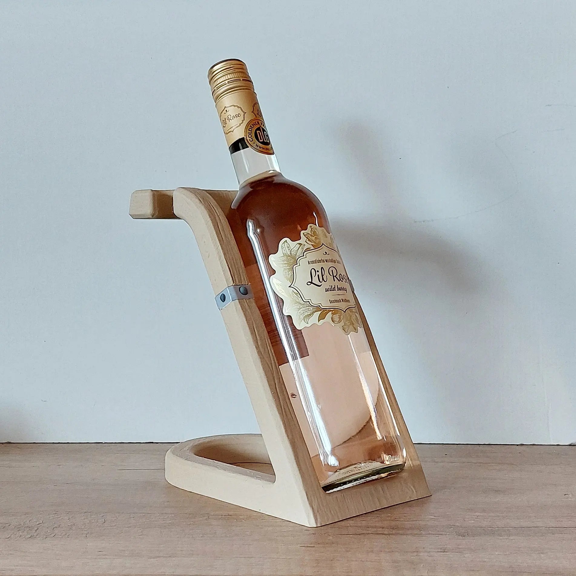 Weinflaschenhalter in Holzoptik aus 3D-Druck | Flaschenhalter mit Glashalter für 2 Weingläser | Geschenk & Deko megahobby