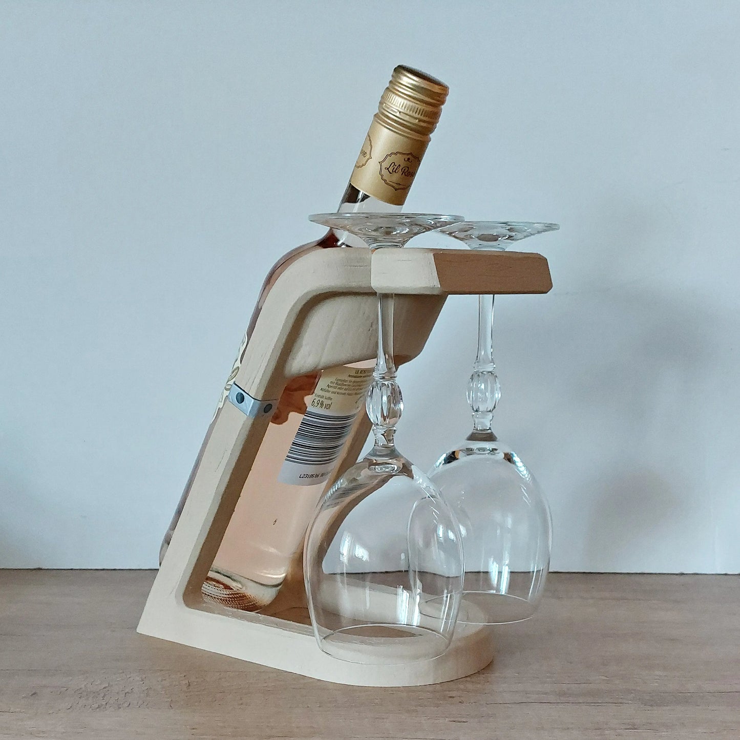 Weinflaschenhalter in Holzoptik aus 3D-Druck | Flaschenhalter mit Glashalter für 2 Weingläser | Geschenk & Deko megahobby