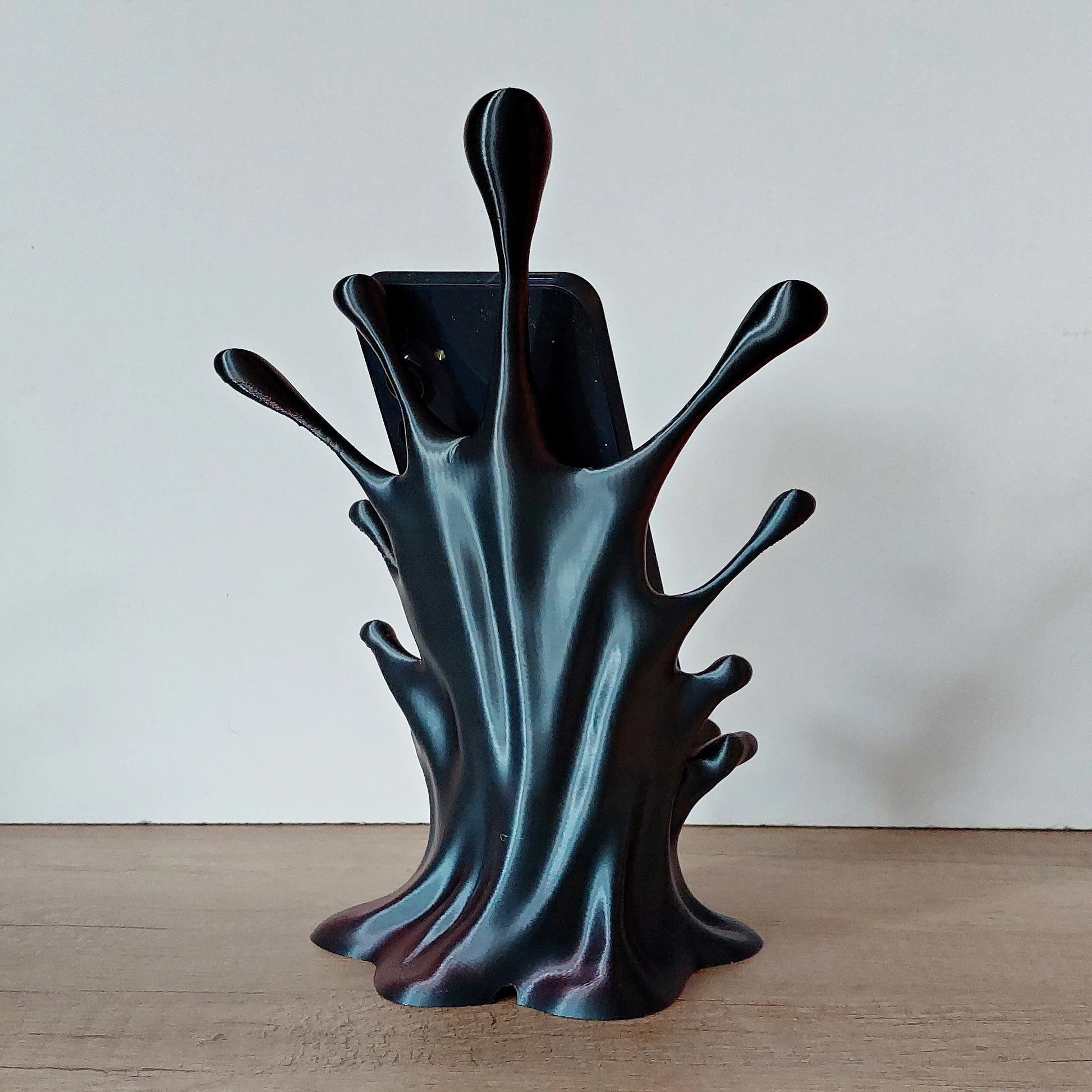 Handyhalter „Splash“ aus 3D-Druck | Smartphone Ständer mit Kabeldurchführung | Viele Farben | Megahobby megahobby