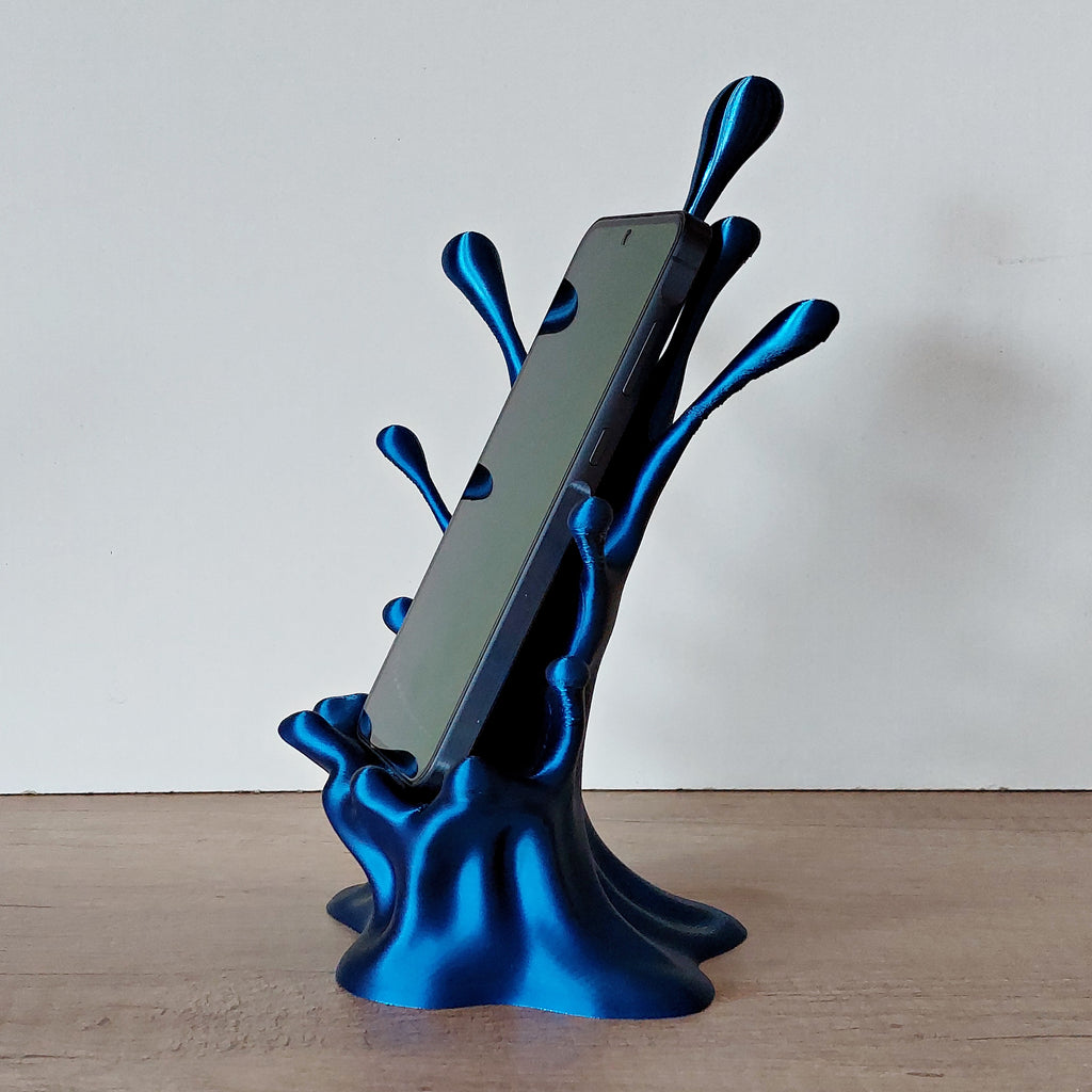 📱 Handyhalter „Splash“ mit Kabeldurchführung – Moderner Smartphone-Ständer aus 3D-Druck
