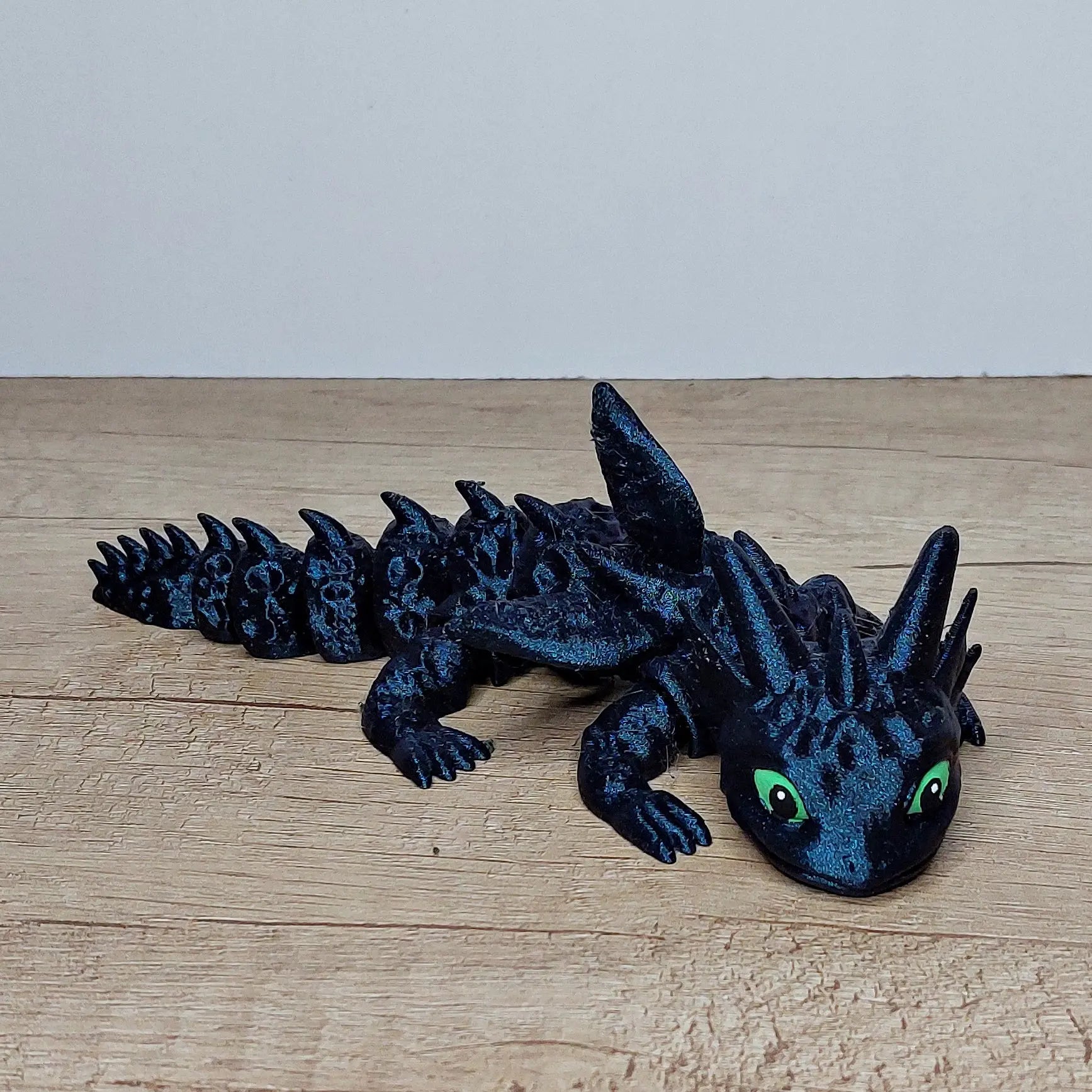 Monddrache aus 3D-Druck | Bewegliche Fantasy-Figur in Petrol | Handbemalte Augen | Deko & Geschenkidee megahobby