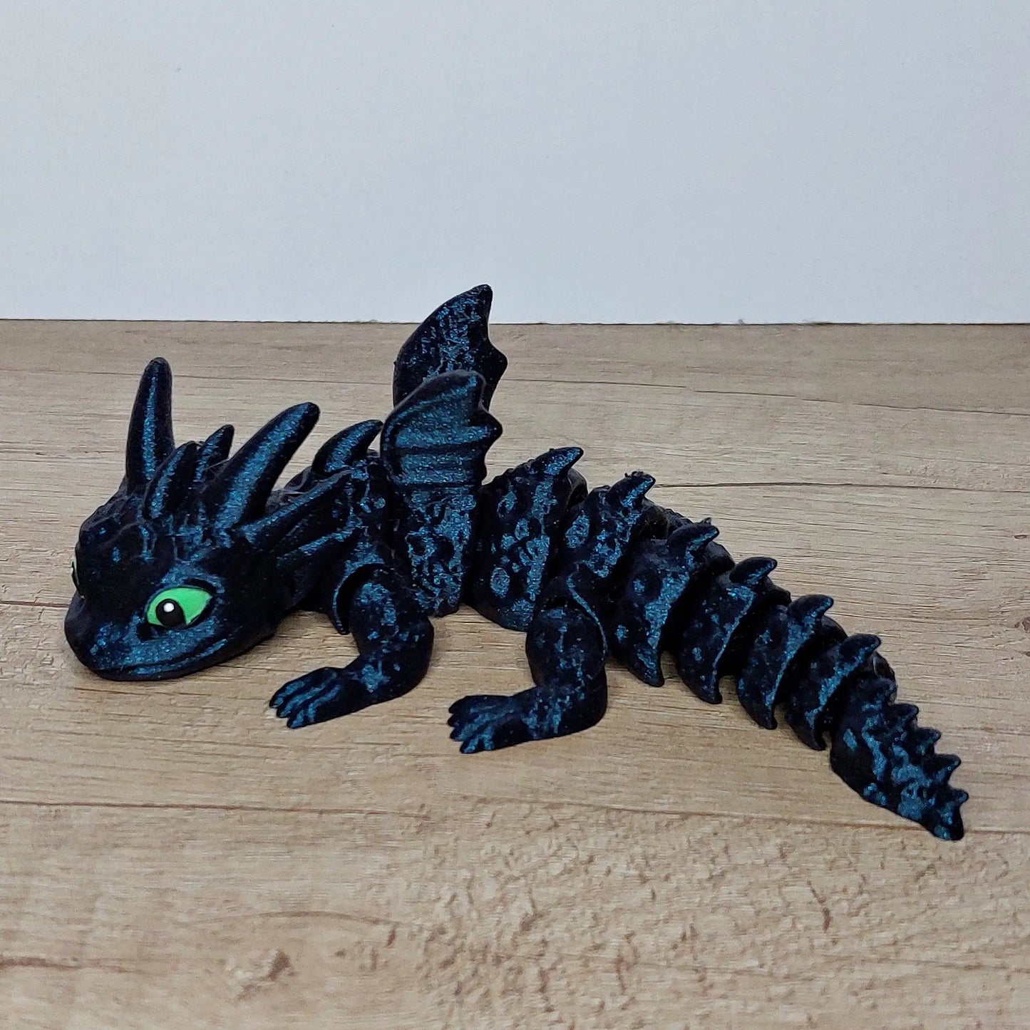 Monddrache aus 3D-Druck | Bewegliche Fantasy-Figur in Petrol | Handbemalte Augen | Deko & Geschenkidee megahobby