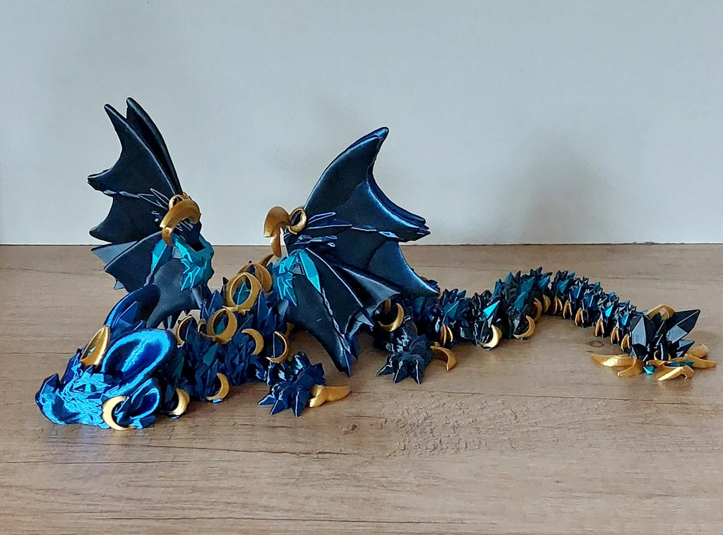 🐉 Nightwing Dragon – Majestätischer Drache in Blau, Schwarz, Türkis & Gold