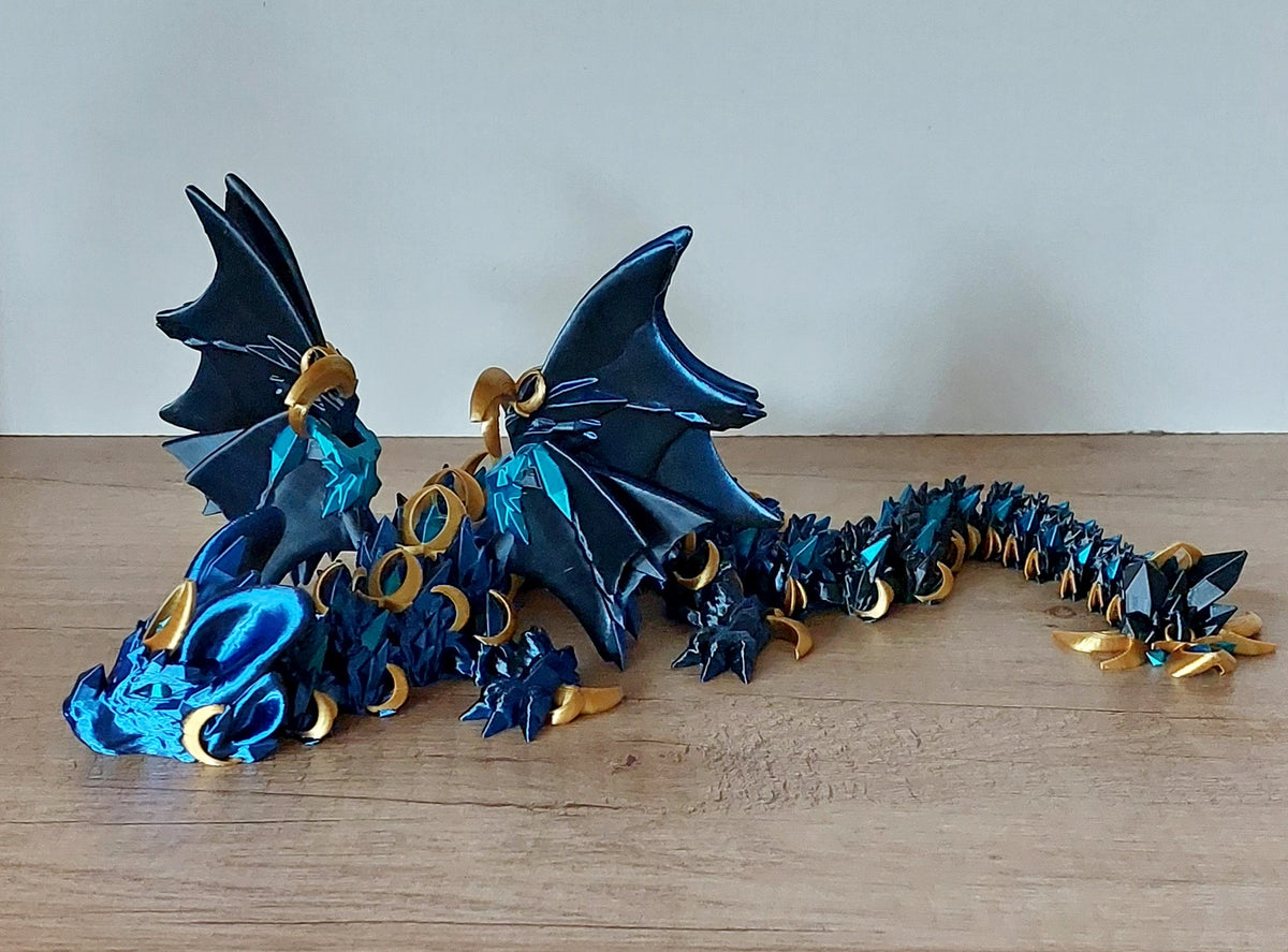 🐉 Nightwing Dragon – Majestätischer Drache in Blau, Schwarz, Türkis & Gold