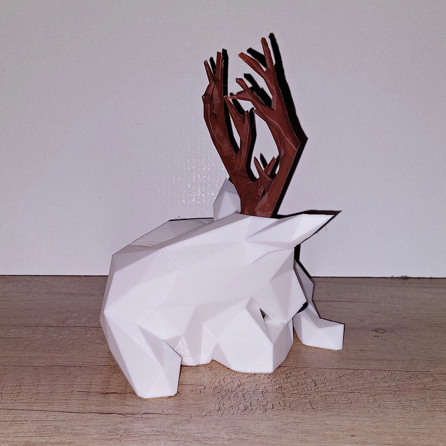 Hirsch aus 3D-Druck für LED-Licht | Weiß & braunes Geweih | Moderne Winter- & Wohnraumdeko | 19 cm megahobby