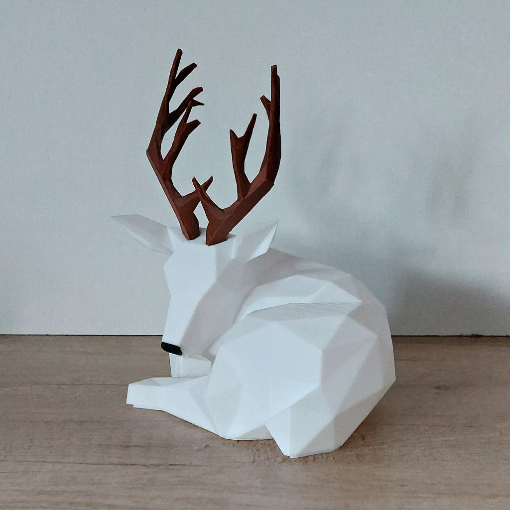 🦌 Hirsch mit LED-Licht – 3D-Druck in Weiß & Braun