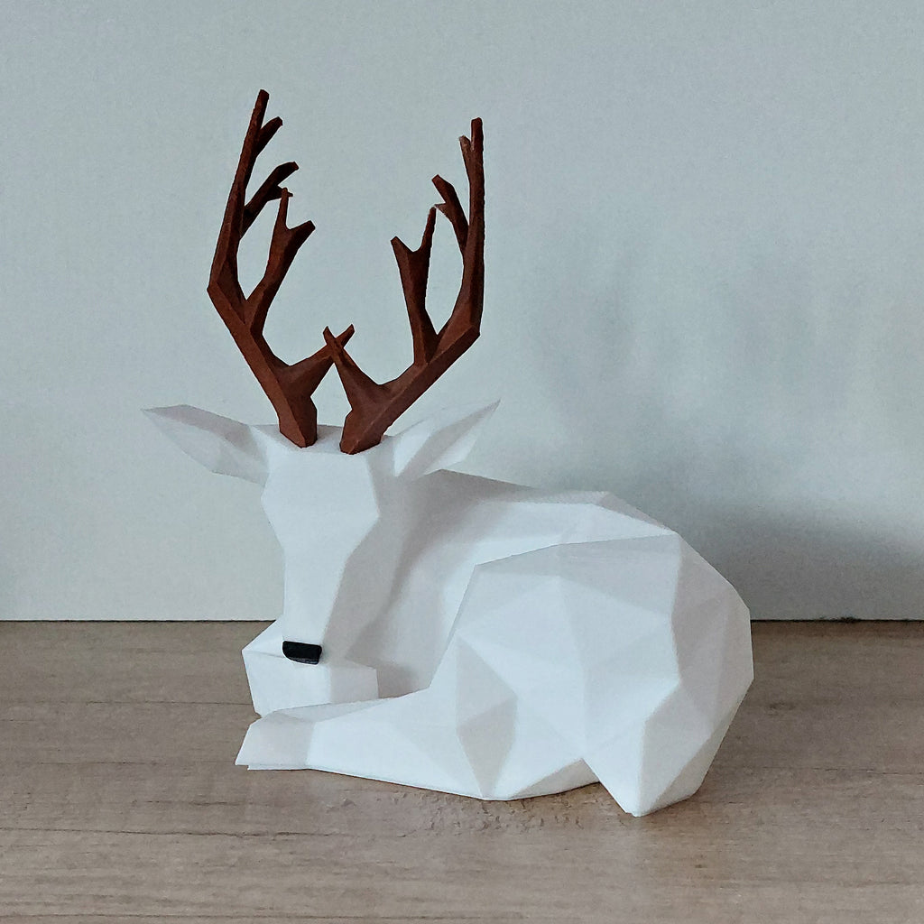 🦌 Hirsch mit LED-Licht – 3D-Druck in Weiß & Braun