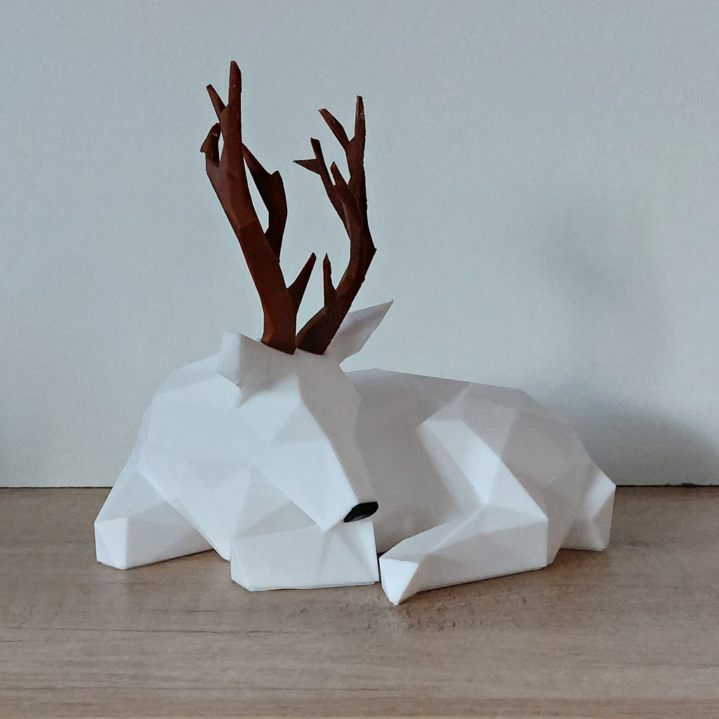 🦌 Hirsch mit LED-Licht – 3D-Druck in Weiß & Braun