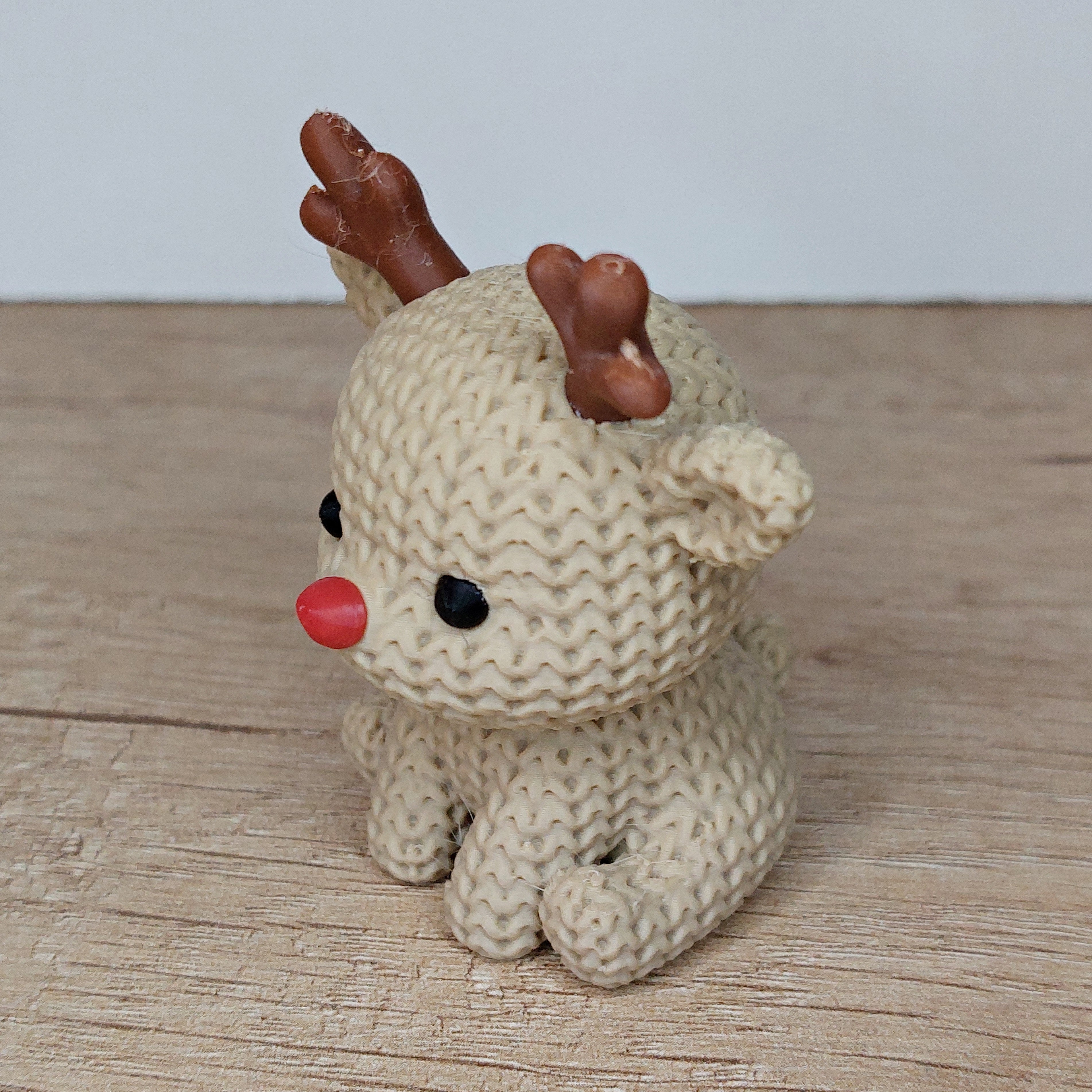 🦌 Rentier im Strick-Look aus 3D-Druck – Winterliche Dekofigur mit liebevollen Details