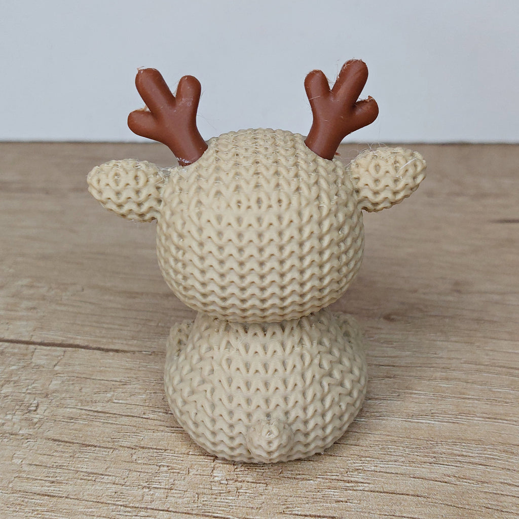 🦌 Rentier im Strick-Look aus 3D-Druck – Winterliche Dekofigur mit liebevollen Details