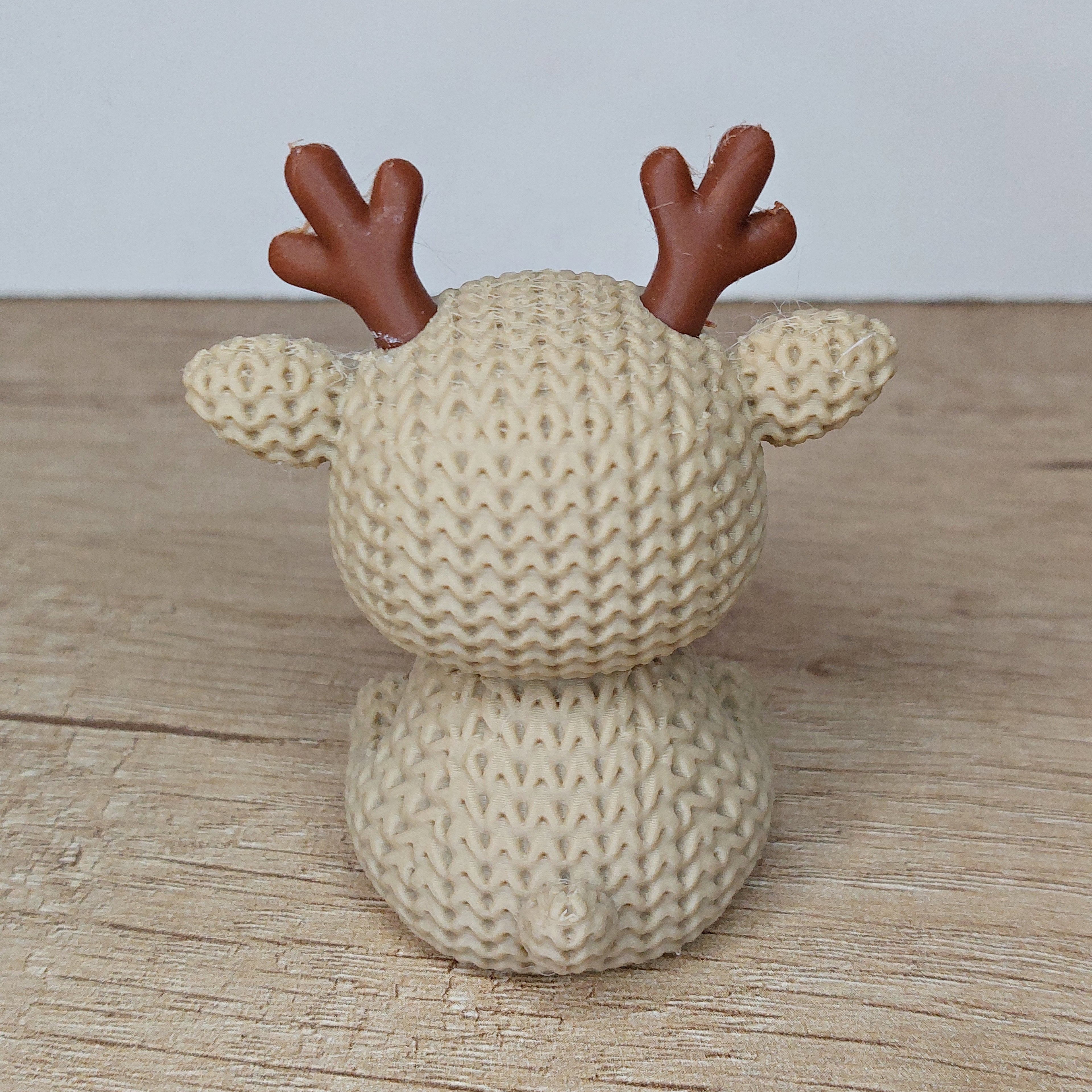 🦌 Rentier im Strick-Look aus 3D-Druck – Winterliche Dekofigur mit liebevollen Details