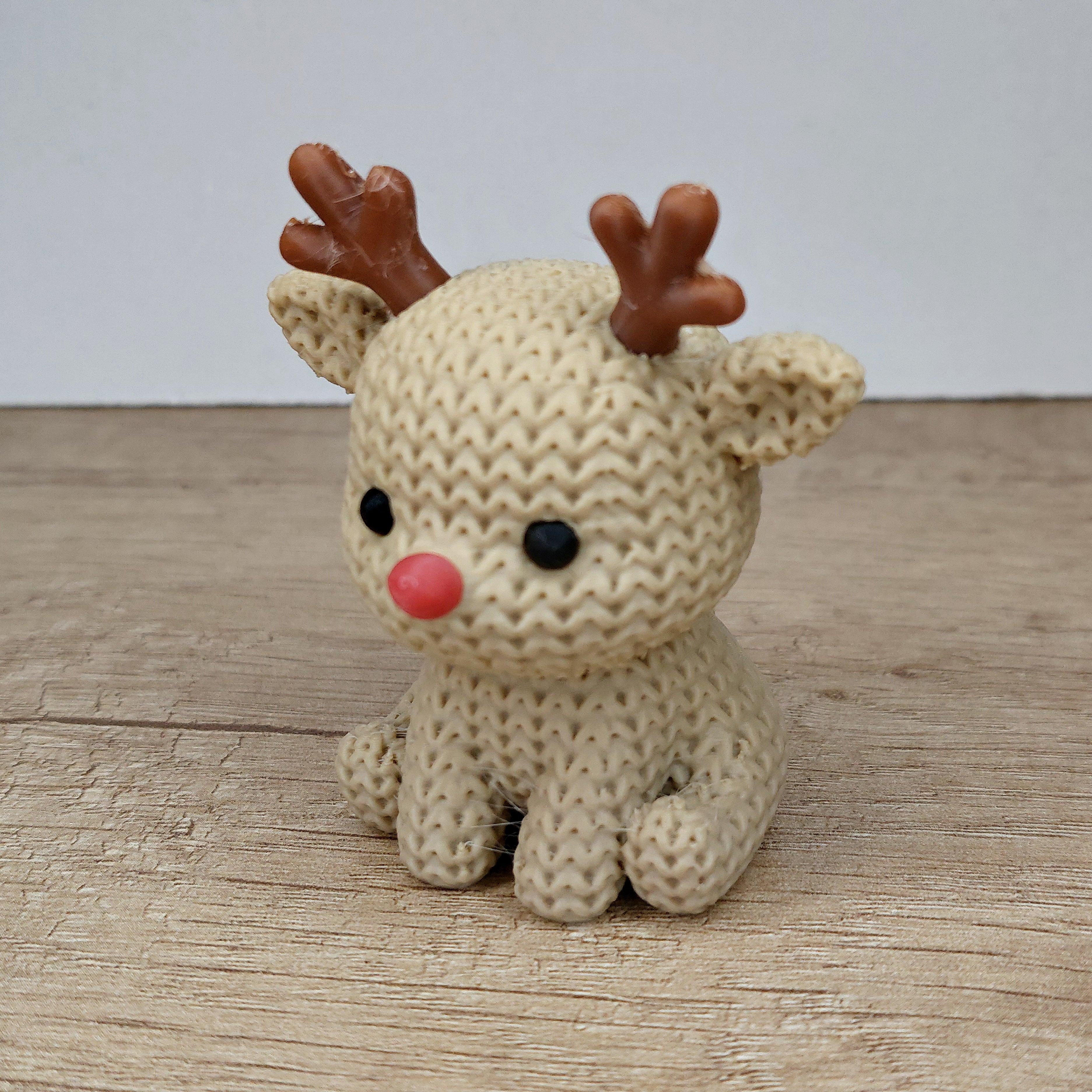 🦌 Rentier im Strick-Look aus 3D-Druck – Winterliche Dekofigur mit liebevollen Details