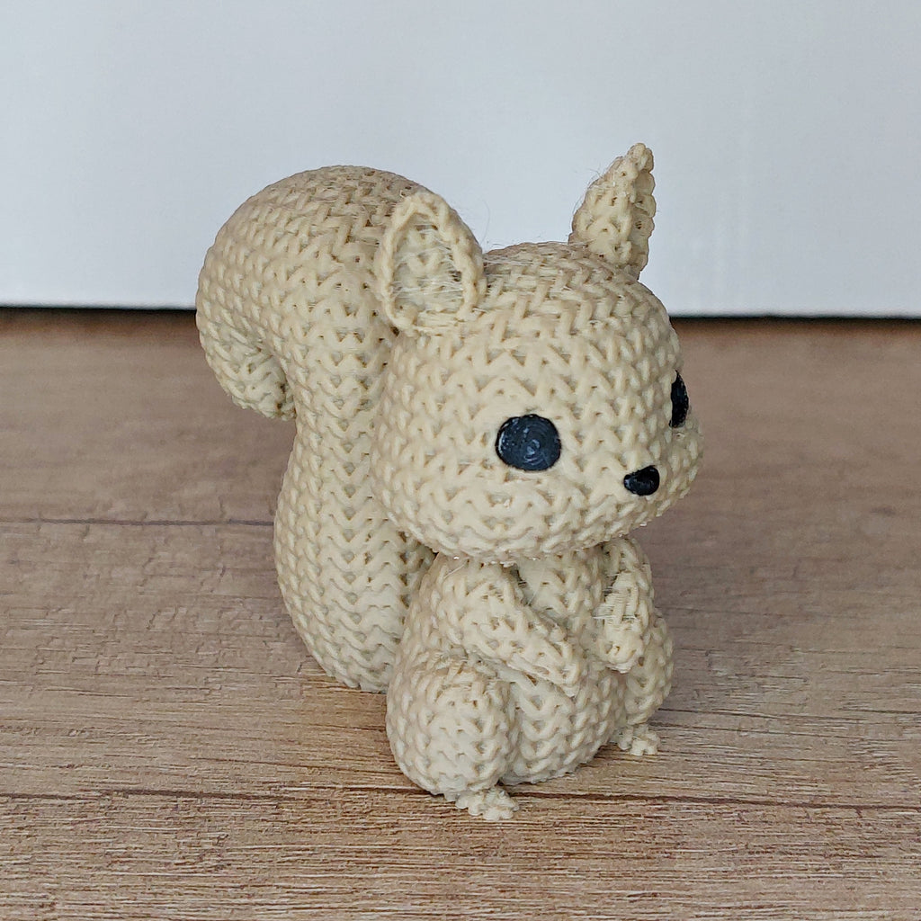 🐿️ Eichhörnchen im Strick-Look aus 3D-Druck – Niedliche Dekofigur mit gemütlicher Strickoptik