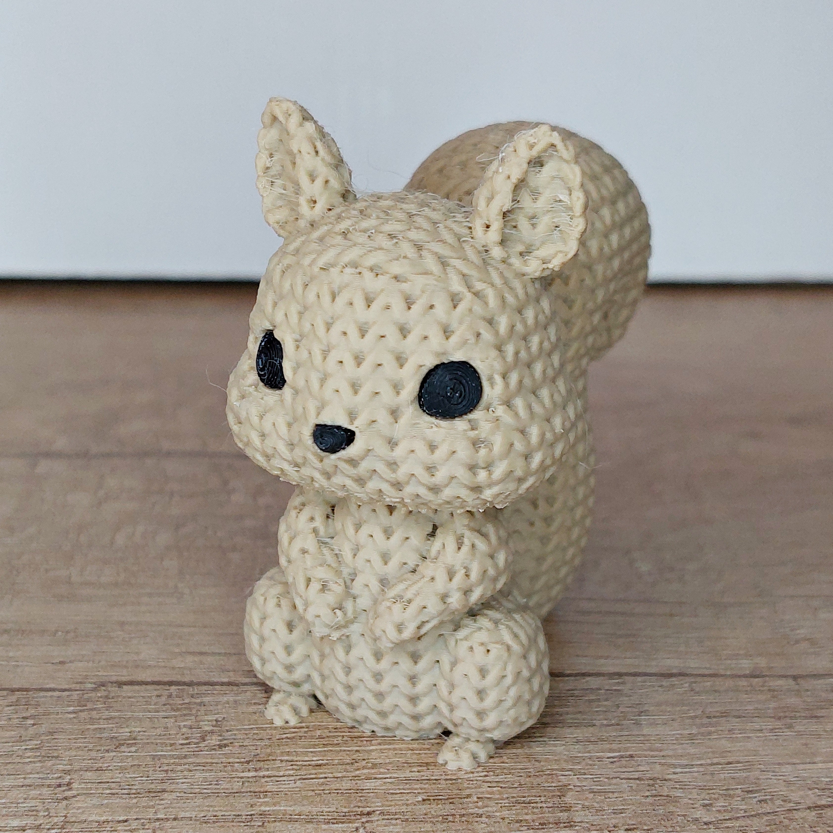 🐿️ Eichhörnchen im Strick-Look aus 3D-Druck – Niedliche Dekofigur mit gemütlicher Strickoptik