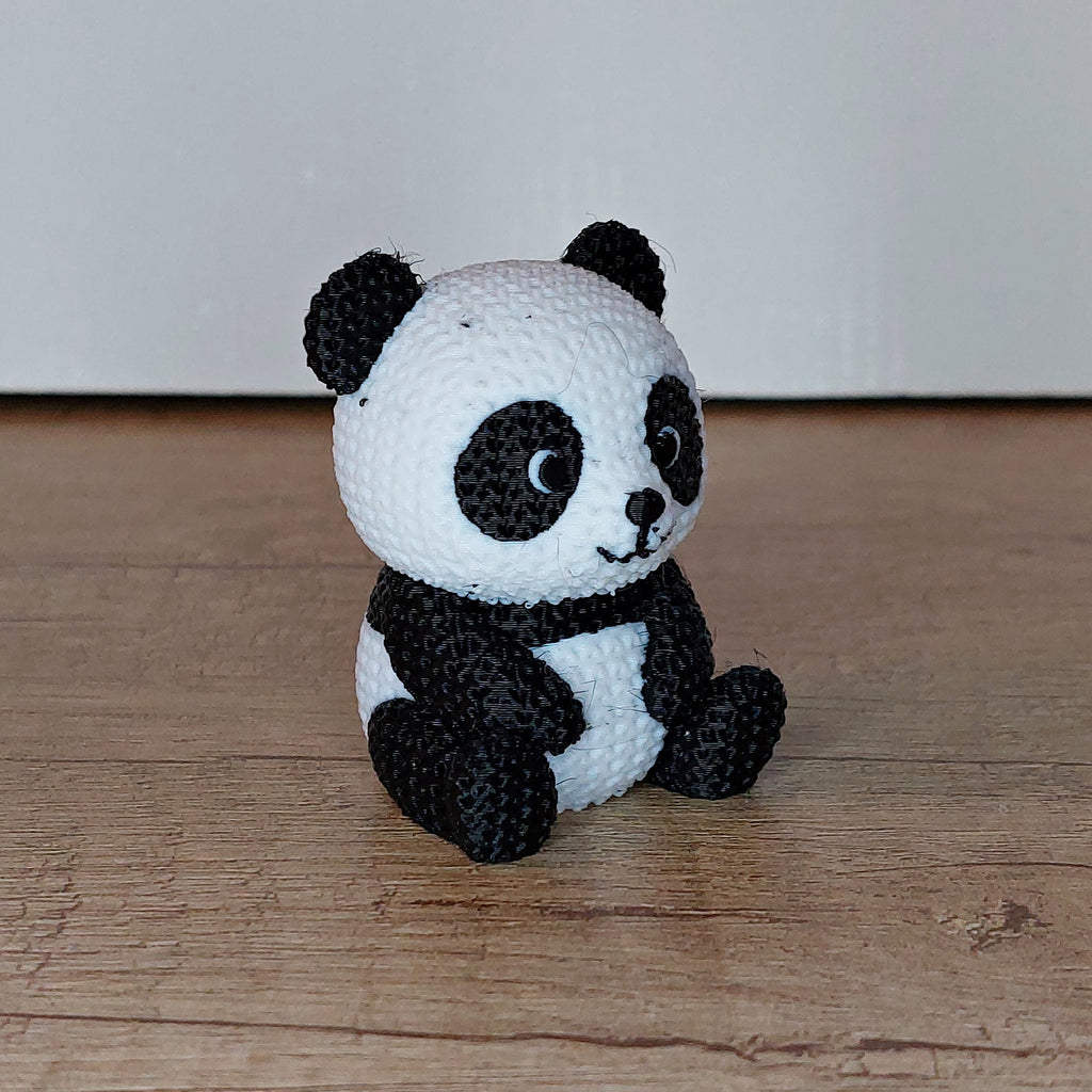🐼 Panda im Strick-Look aus 3D-Druck – Niedliche Dekofigur für Tierliebhaber
