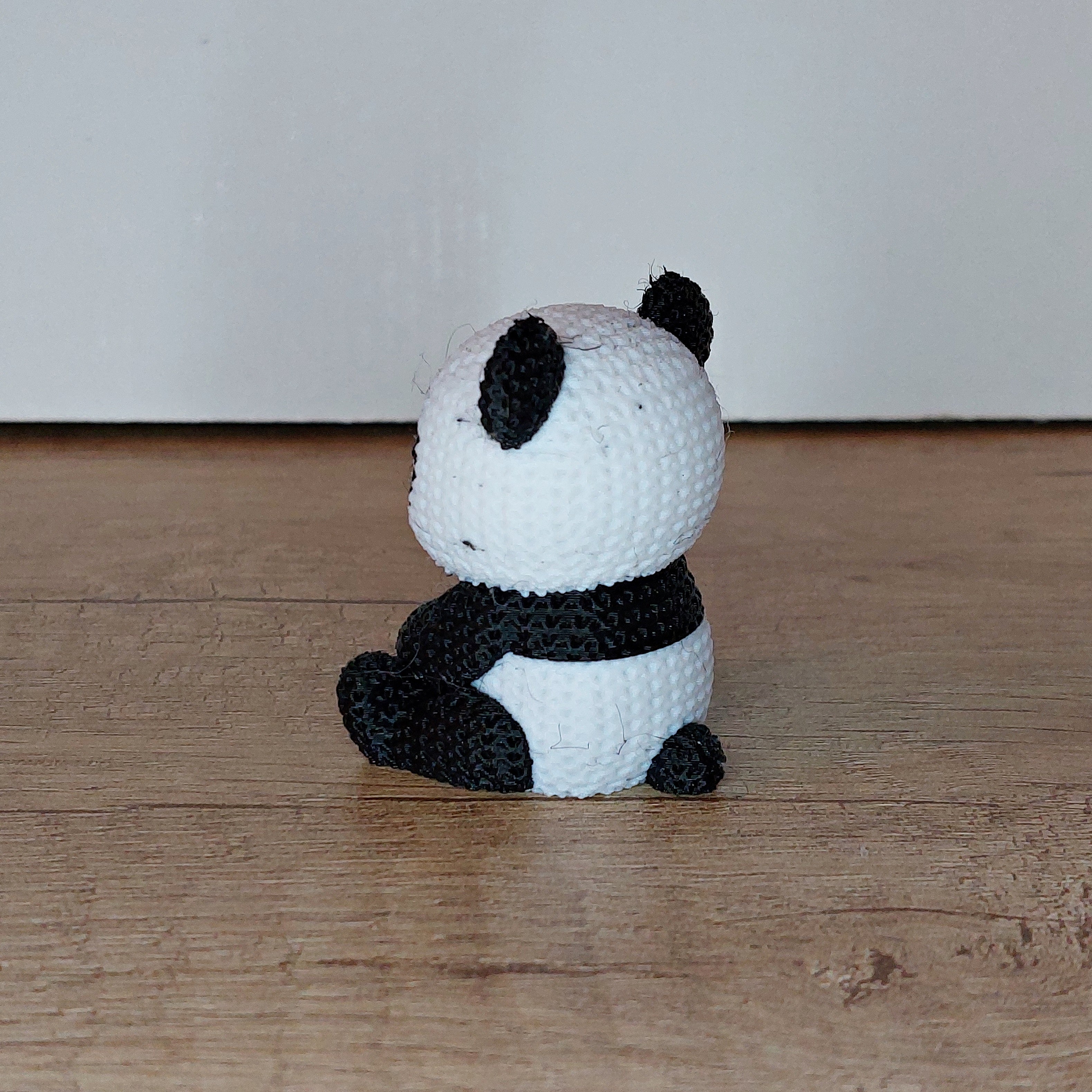 🐼 Panda im Strick-Look aus 3D-Druck – Niedliche Dekofigur für Tierliebhaber