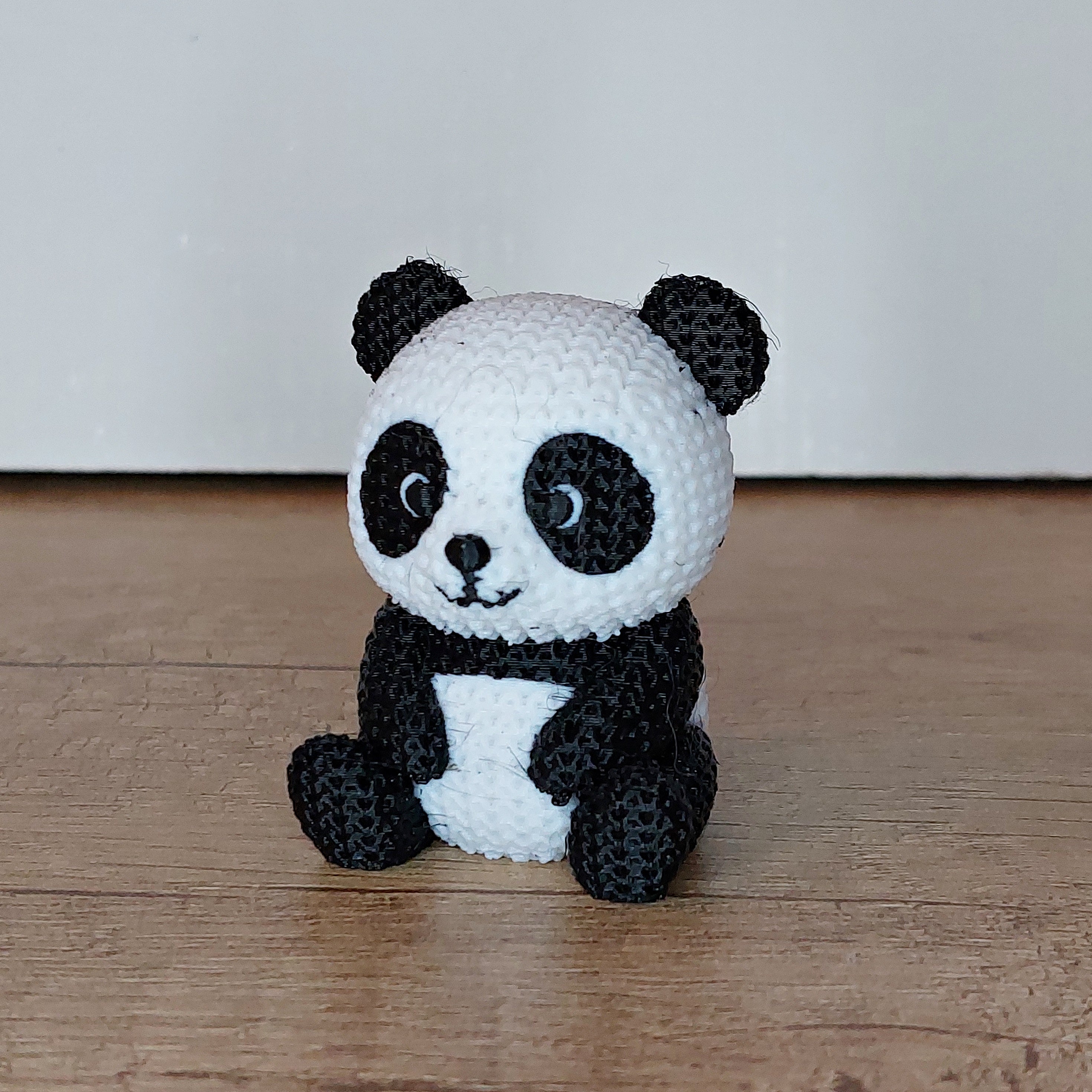 🐼 Panda im Strick-Look aus 3D-Druck – Niedliche Dekofigur für Tierliebhaber