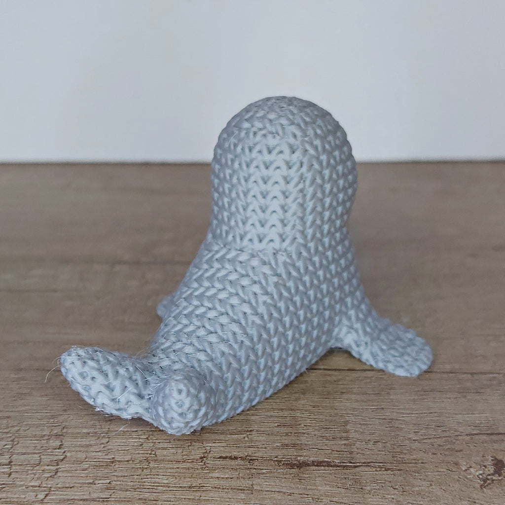 🦭 Seehund im Strick-Look aus 3D-Druck – Maritime Dekofigur mit liebevoller Strickoptik
