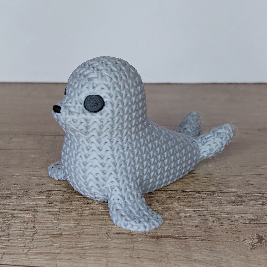 🦭 Seehund im Strick-Look aus 3D-Druck – Maritime Dekofigur mit liebevoller Strickoptik