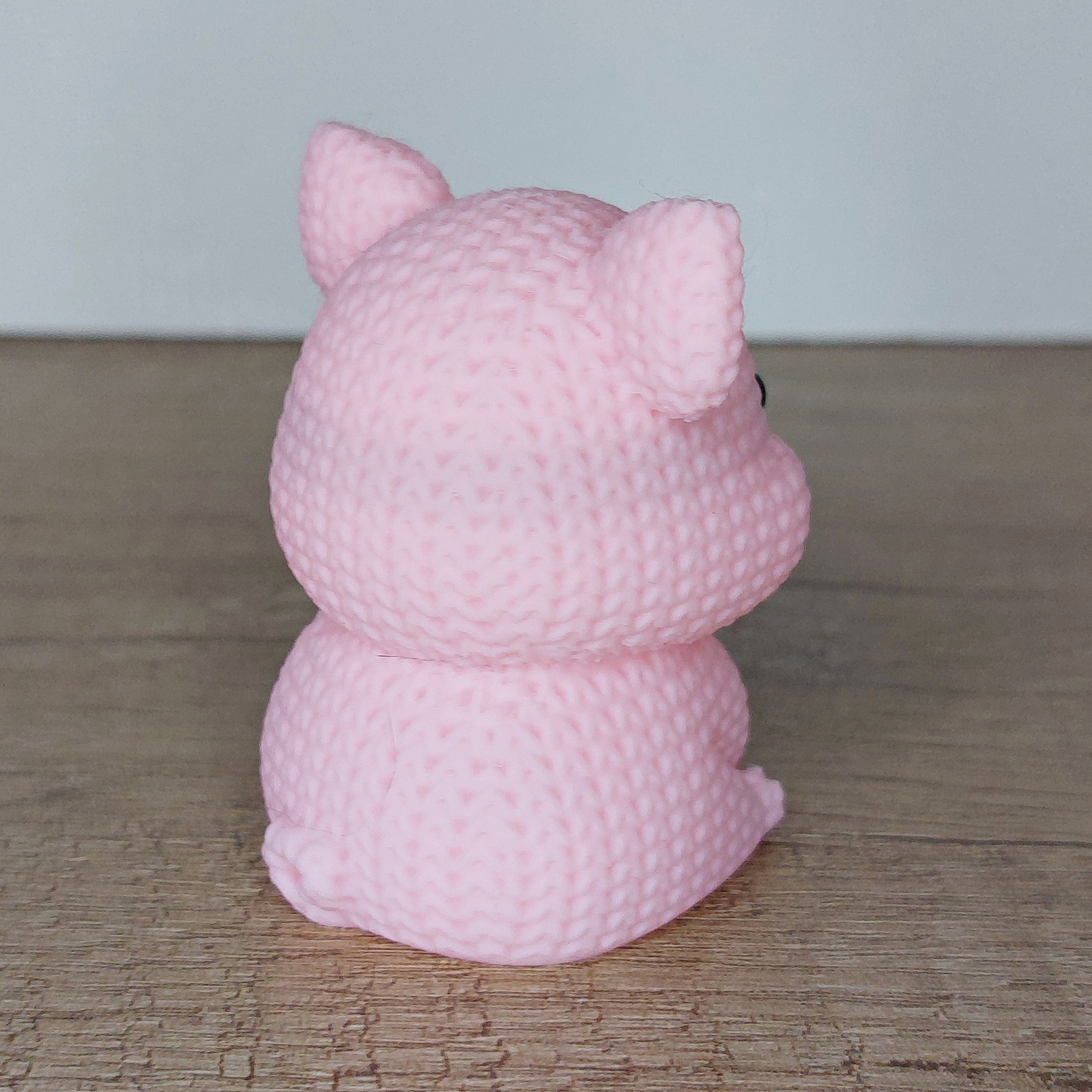 🐷 Schwein im Strick-Look aus 3D-Druck – Niedliche Dekofigur mit gemütlicher Strickoptik