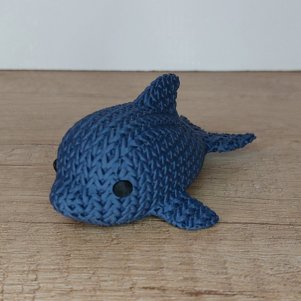 🐬 Delphin im Strick-Look aus 3D-Druck – Maritime Dekofigur mit einzigartiger Strickoptik