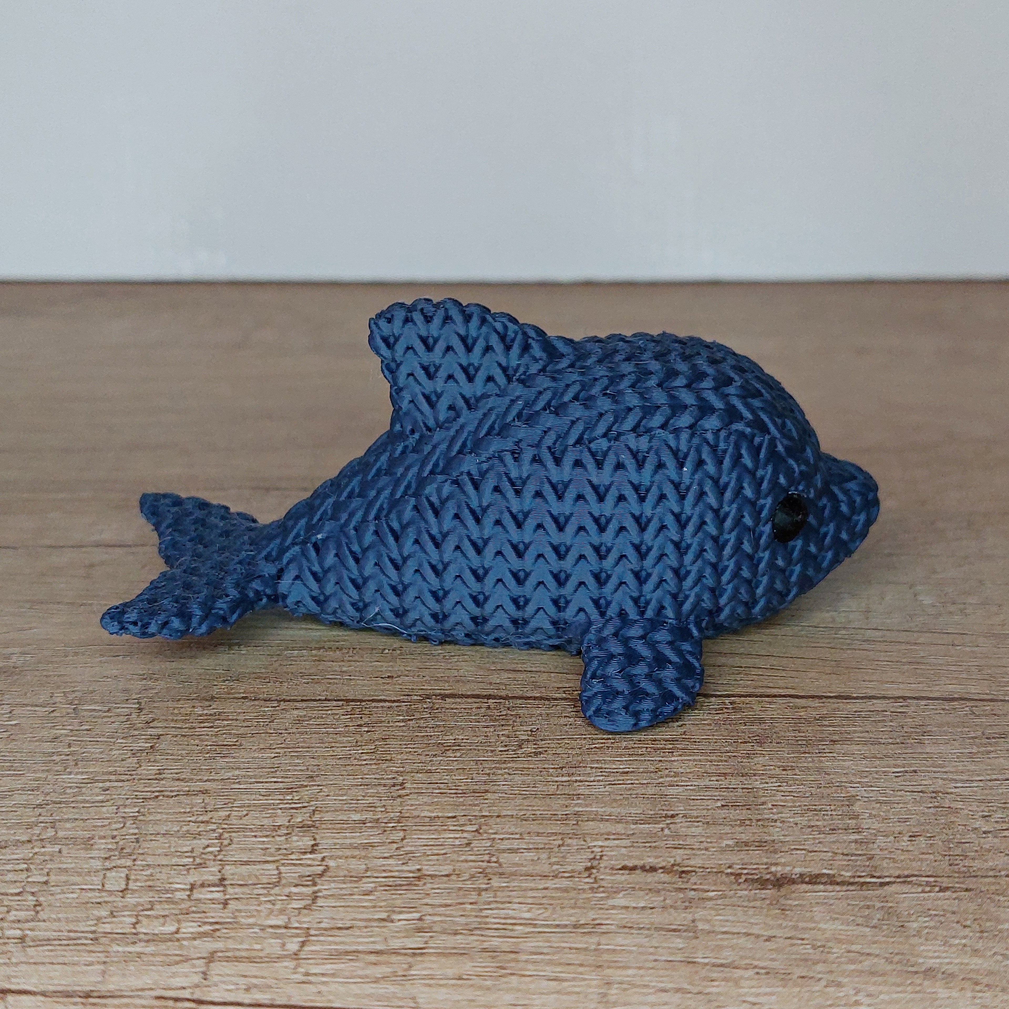 🐬 Delphin im Strick-Look aus 3D-Druck – Maritime Dekofigur mit einzigartiger Strickoptik