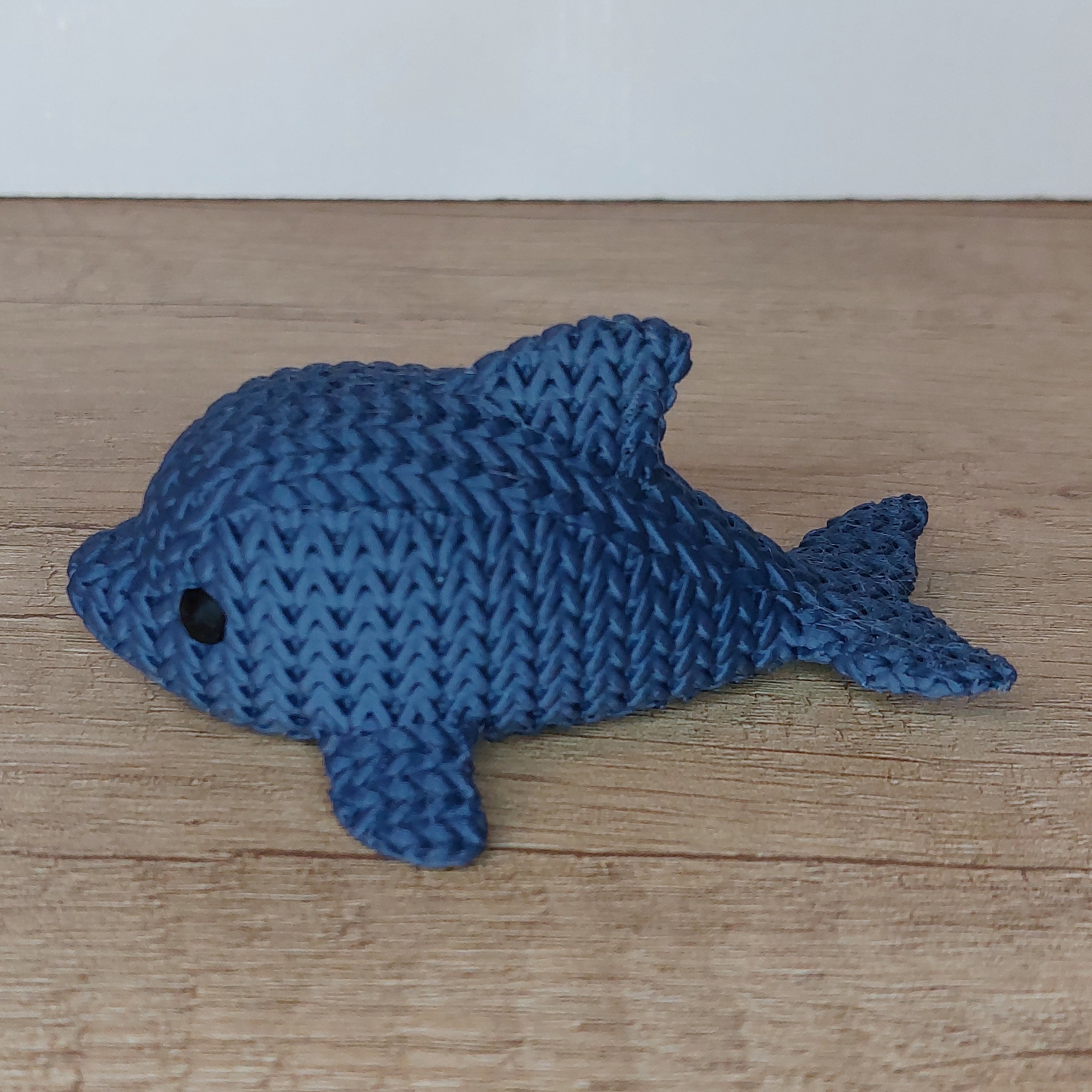 🐬 Delphin im Strick-Look aus 3D-Druck – Maritime Dekofigur mit einzigartiger Strickoptik