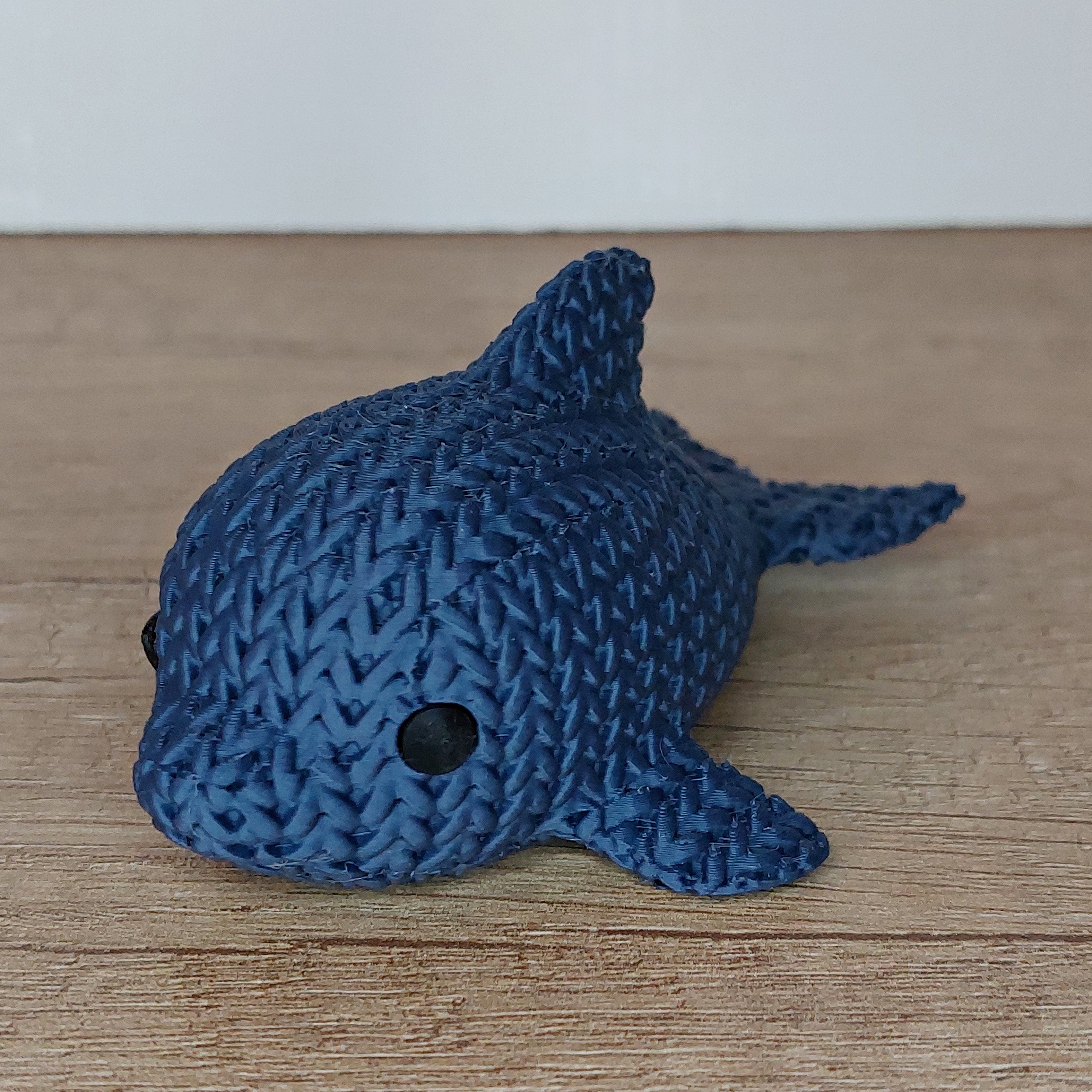 🐬 Delphin im Strick-Look aus 3D-Druck – Maritime Dekofigur mit einzigartiger Strickoptik