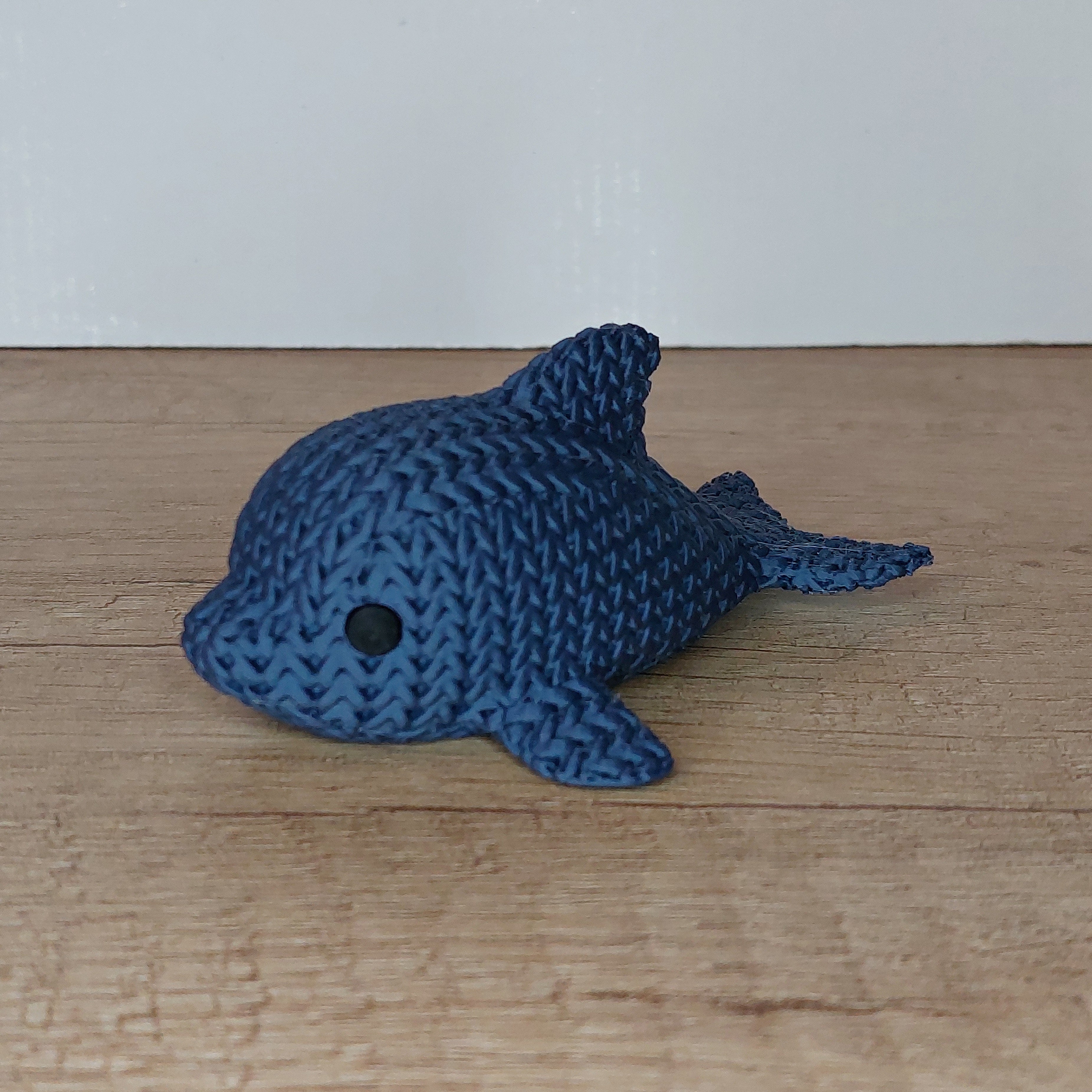 🐬 Delphin im Strick-Look aus 3D-Druck – Maritime Dekofigur mit einzigartiger Strickoptik