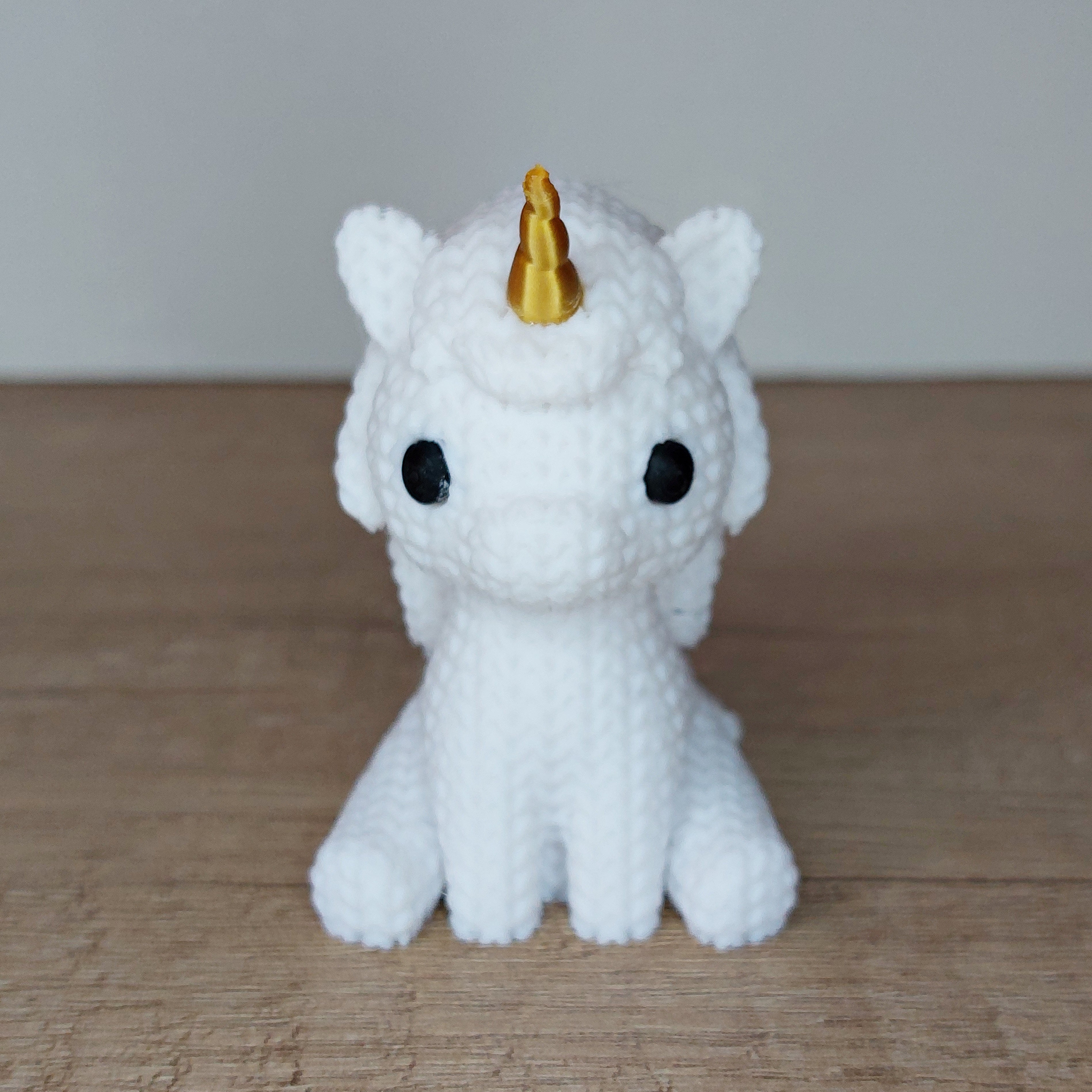 🦄 Sitzendes Einhorn im Strick-Look aus 3D-Druck – Zauberhafte Dekofigur für Einhorn-Fans