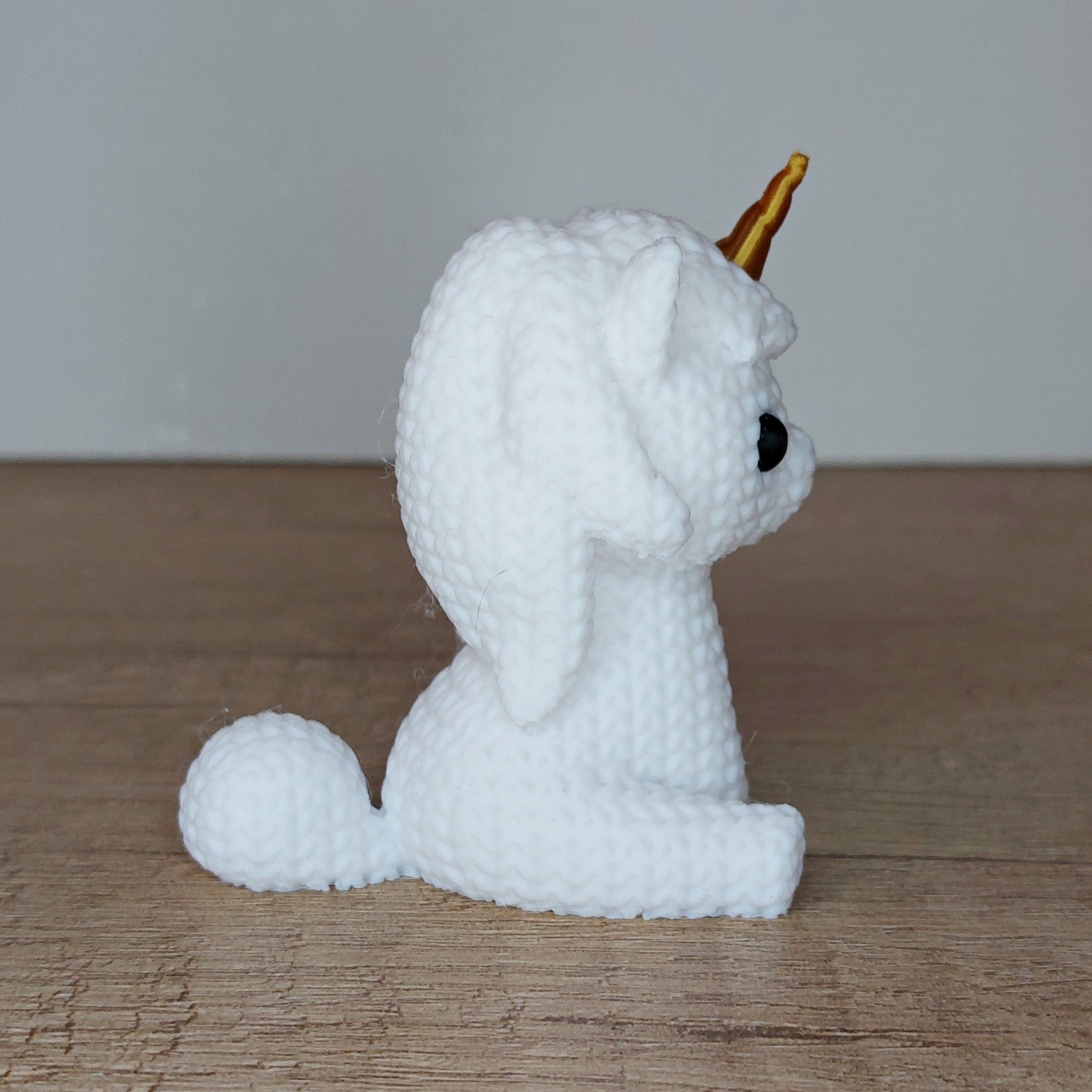🦄 Sitzendes Einhorn im Strick-Look aus 3D-Druck – Zauberhafte Dekofigur für Einhorn-Fans