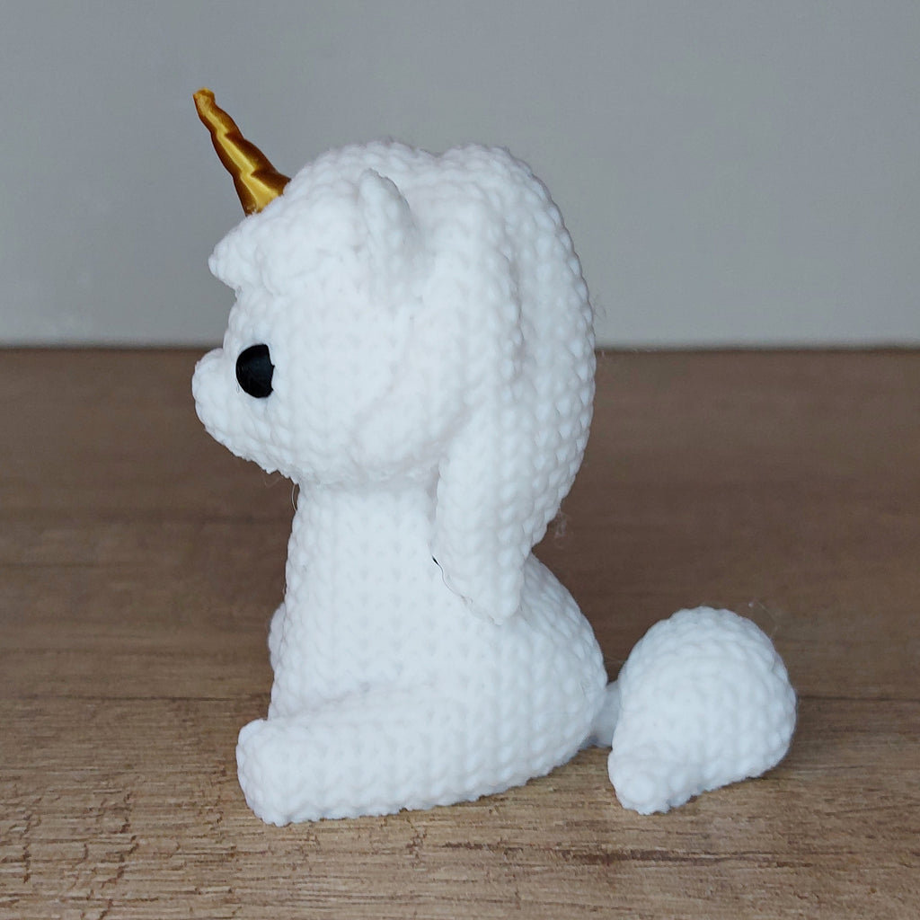 🦄 Sitzendes Einhorn im Strick-Look aus 3D-Druck – Zauberhafte Dekofigur für Einhorn-Fans