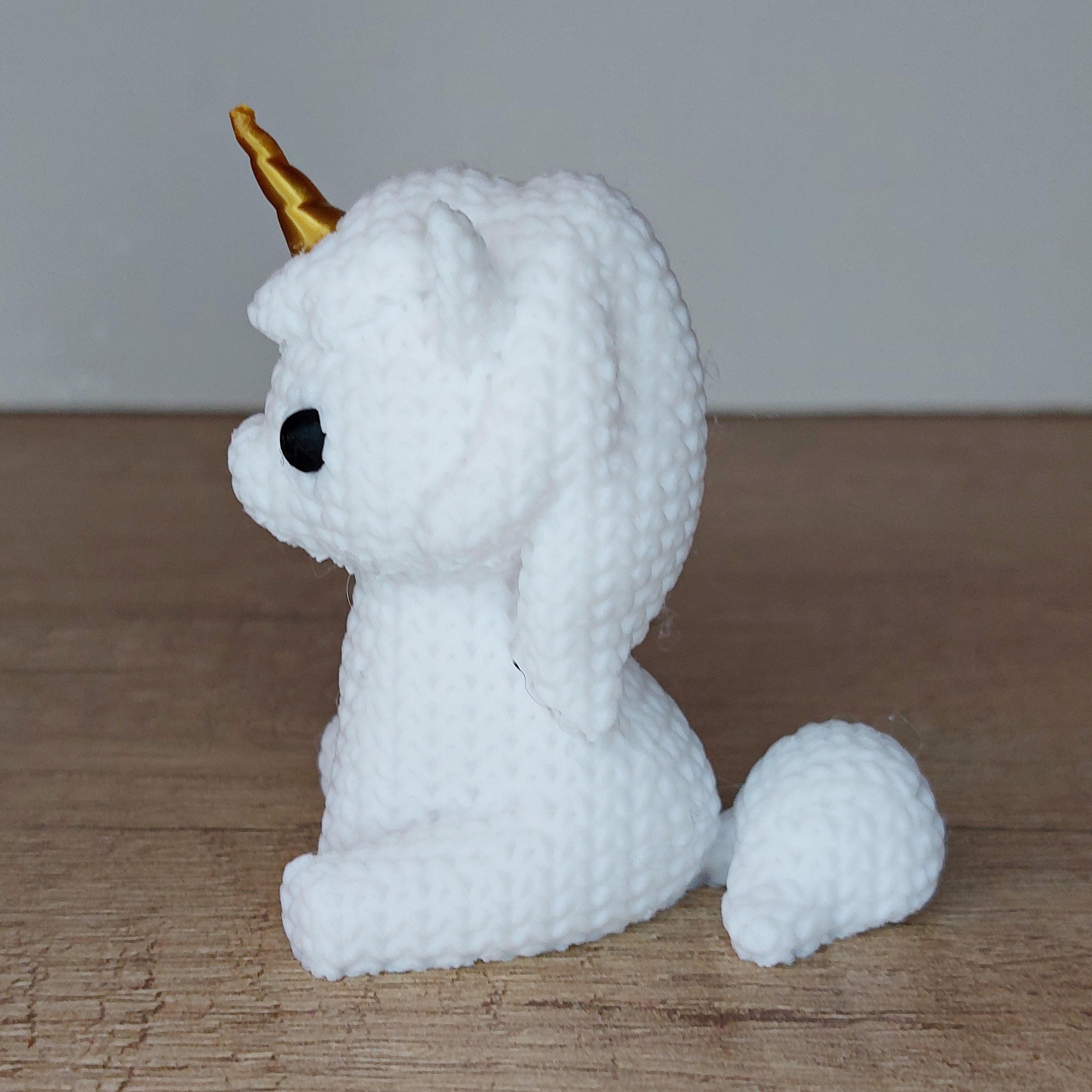 🦄 Sitzendes Einhorn im Strick-Look aus 3D-Druck – Zauberhafte Dekofigur für Einhorn-Fans