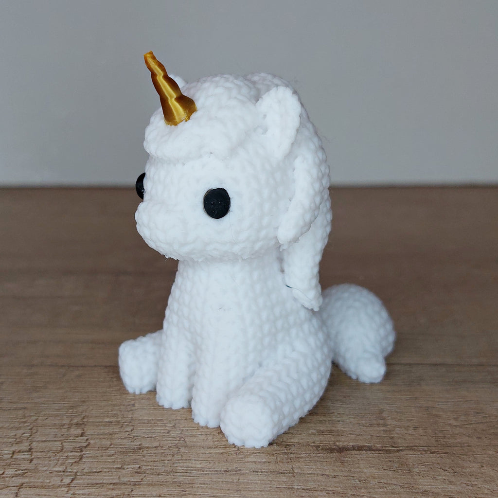 🦄 Sitzendes Einhorn im Strick-Look aus 3D-Druck – Zauberhafte Dekofigur für Einhorn-Fans