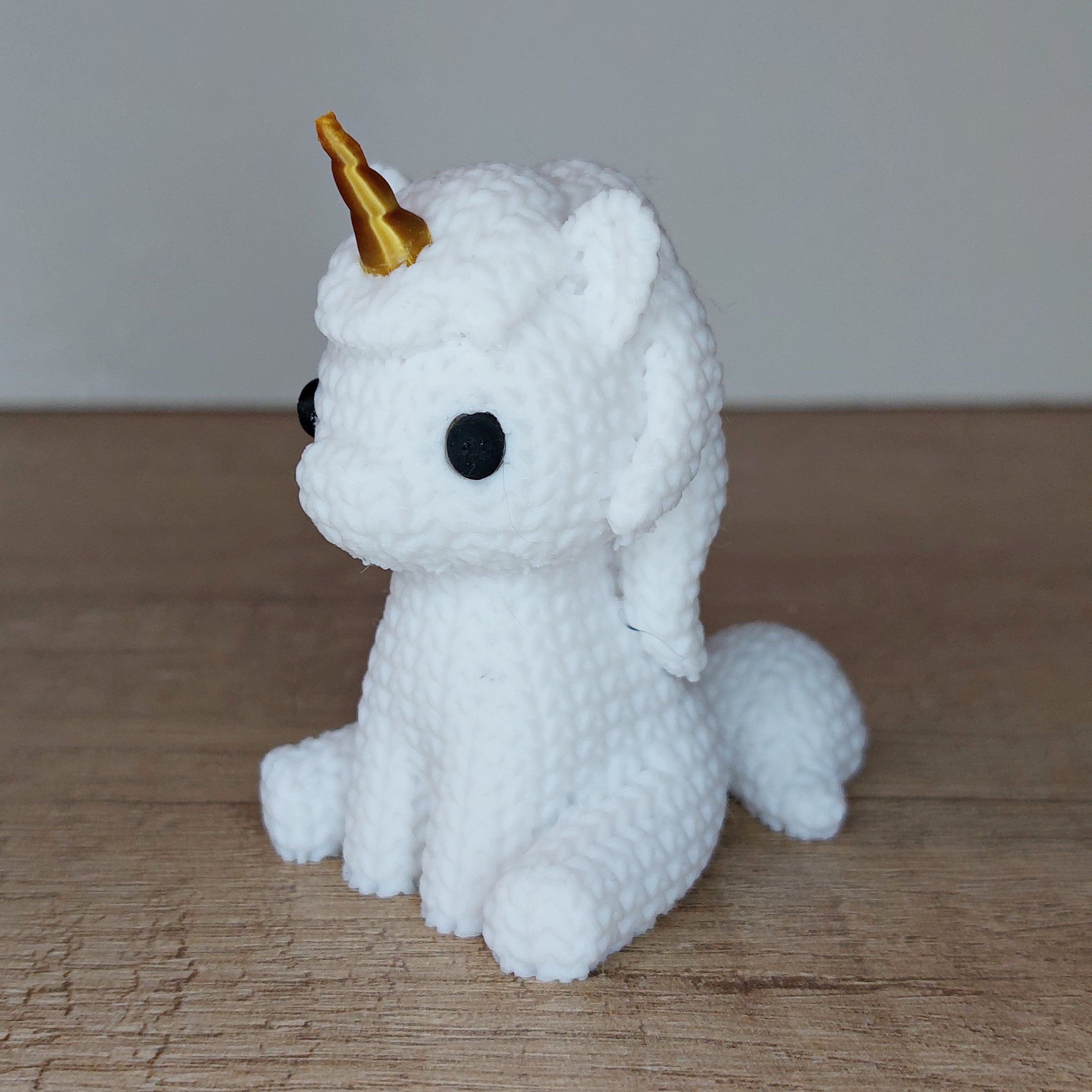 🦄 Sitzendes Einhorn im Strick-Look aus 3D-Druck – Zauberhafte Dekofigur für Einhorn-Fans