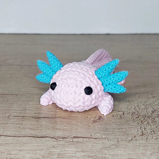 Axolotl im Strick-Look aus 3D-Druck | Niedliche Dekofigur | 2 Farben | Hochwertige Wohnraumdeko megahobby