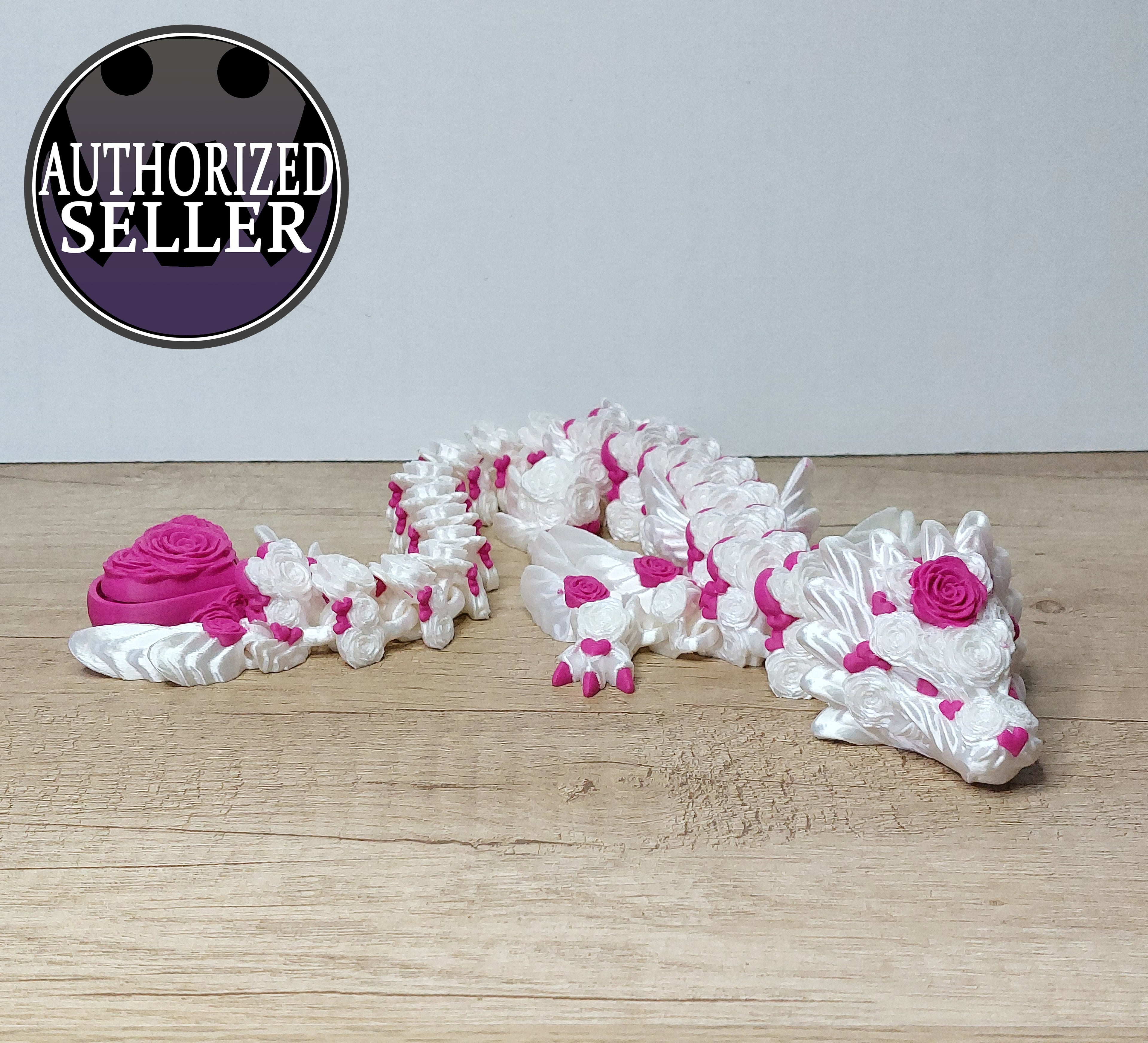 Beweglicher Herz-Rosen-Drache aus hochwertigem 3D-Druck, ca. 43 cm lang, mit Rosen- und Herzmotiven sowie integriertem Clicker im Schwanz