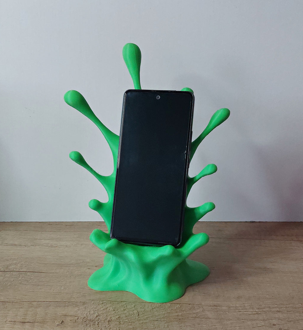 📱 Handyhalter „Splash“ mit Kabeldurchführung – Moderner Smartphone-Ständer aus 3D-Druck