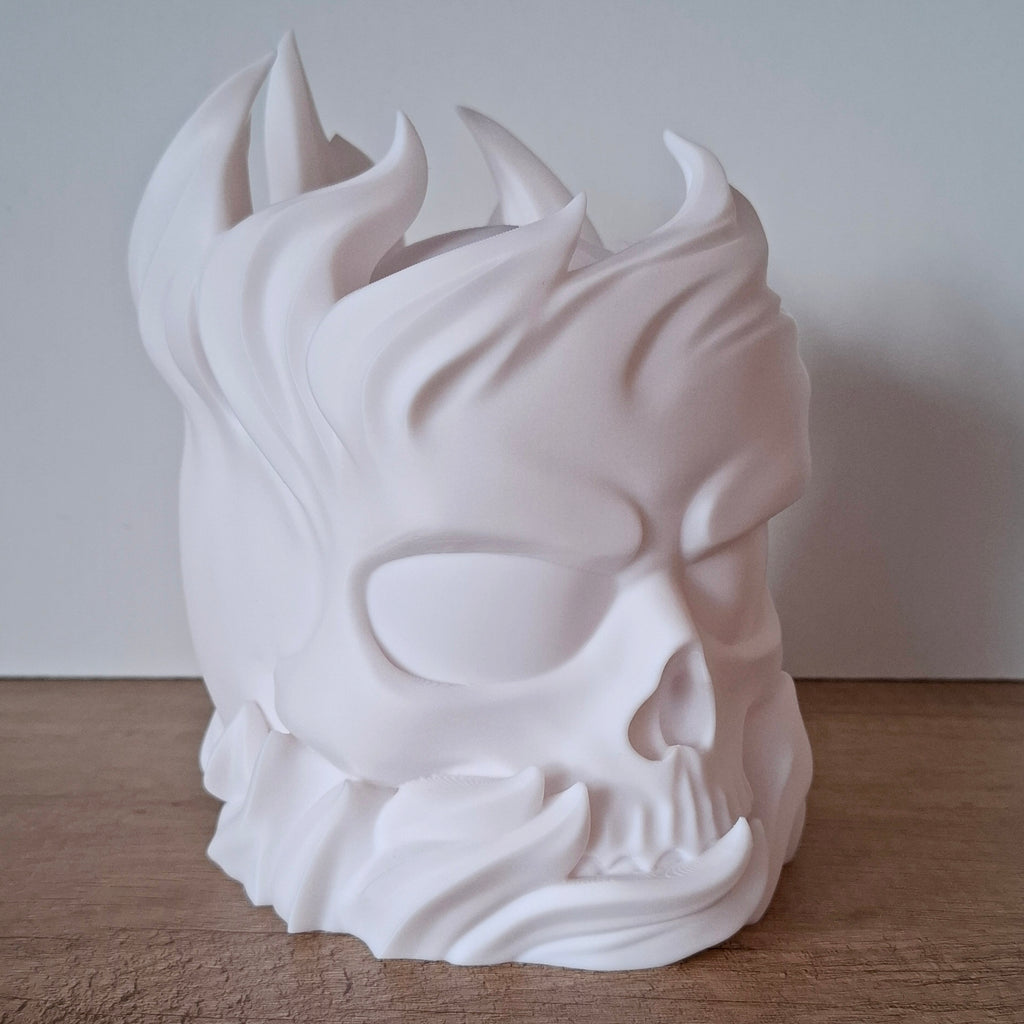 💀 Totenkopf-Lampe mit Flammen – Weiße LED-Lampe aus hochwertigem 3D-Druck