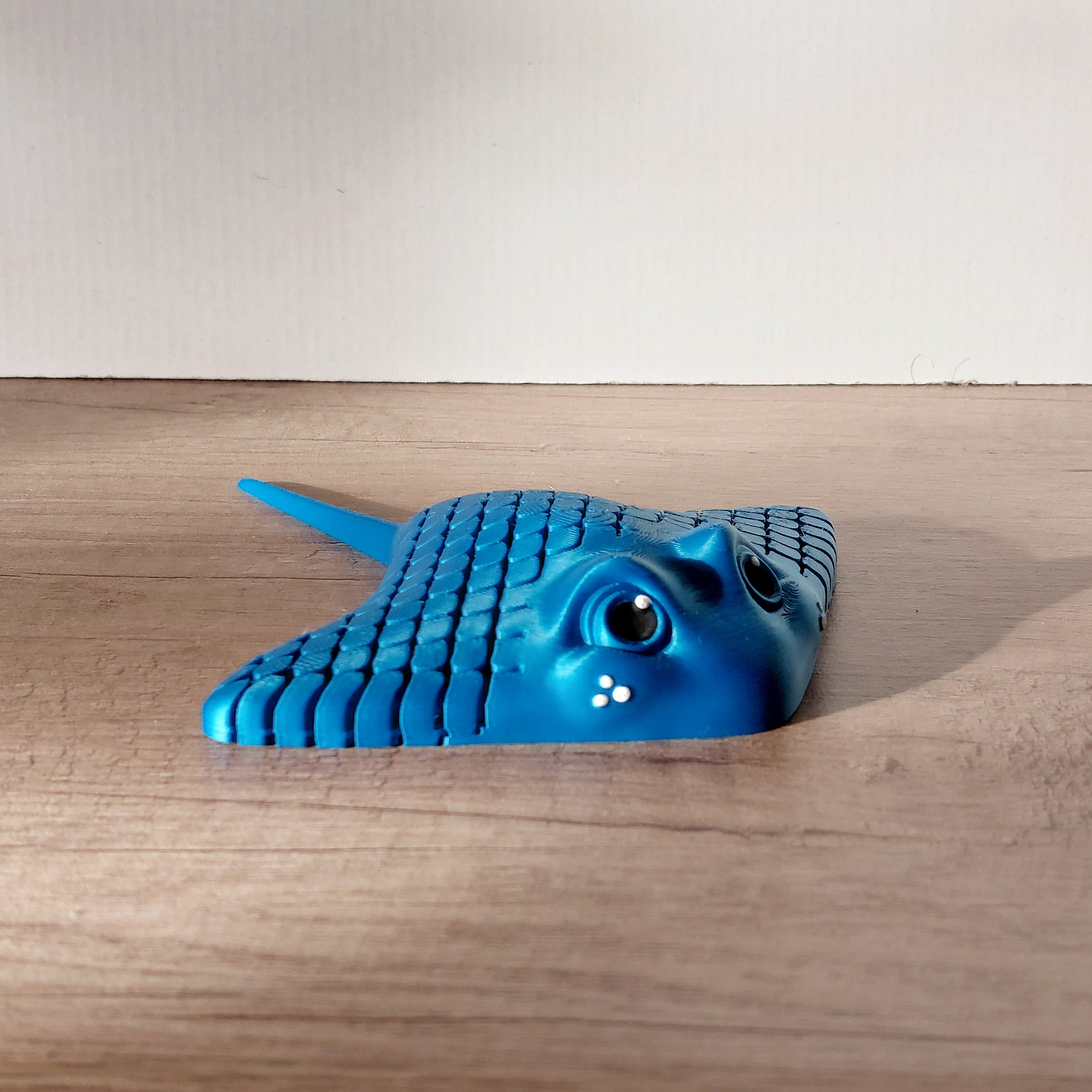 Manta Rochen (Stingray) in blau – Bewegliche 3D-Druck-Figur | 15 cm