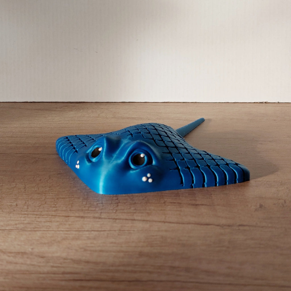Manta Rochen (Stingray) in blau – Bewegliche 3D-Druck-Figur | 15 cm