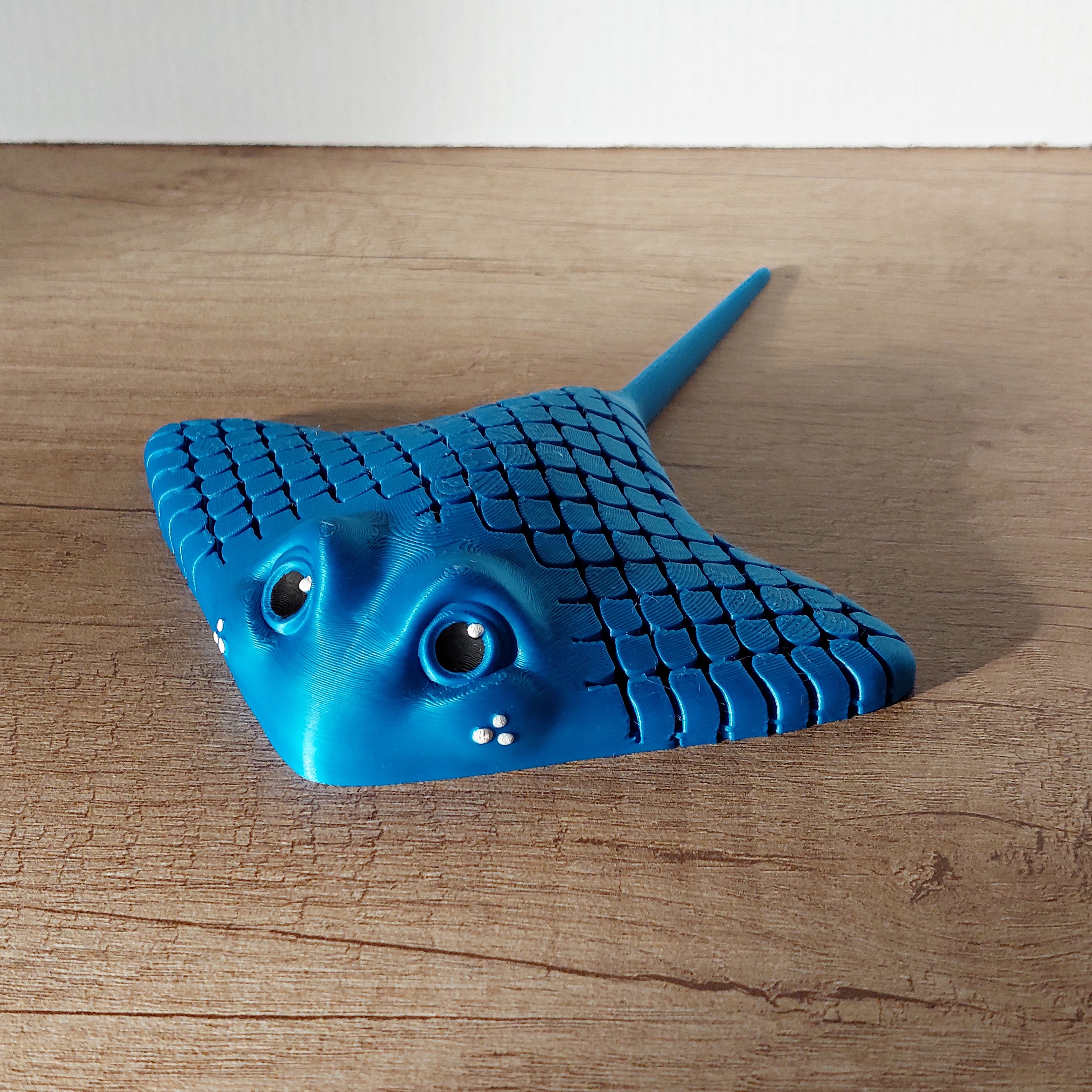 Manta Rochen (Stingray) in blau – Bewegliche 3D-Druck-Figur | 15 cm